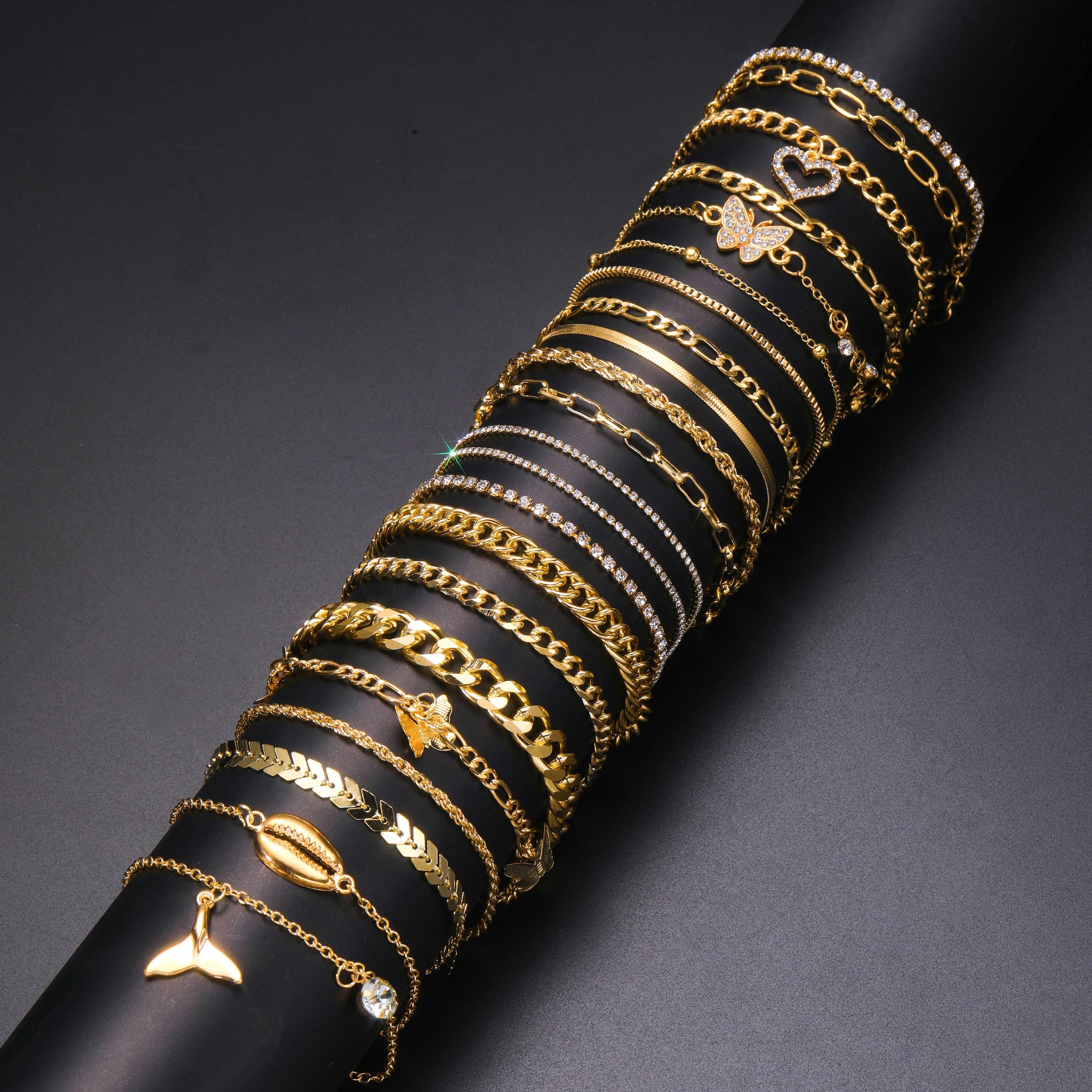 17 ta nafis metall zanjir bilaguzuklar to'plami, oltin rangda, kapalak, bo'sh yurak va qobiqli charm bilan. Ayollar uchun retro uslubidagi sovg'a, yozgi ta'til va har kuni kiyish uchun mukammal.