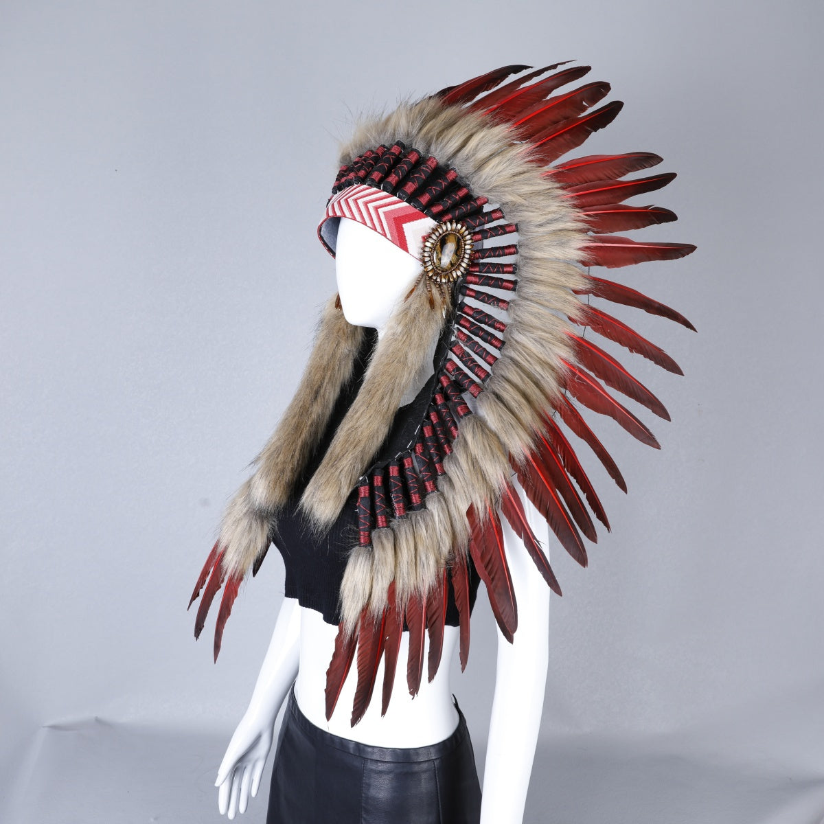 Halloween maskarad sahna chiqishlari va fotosuratlar uchun faux feather sochbog'li taqinchoq