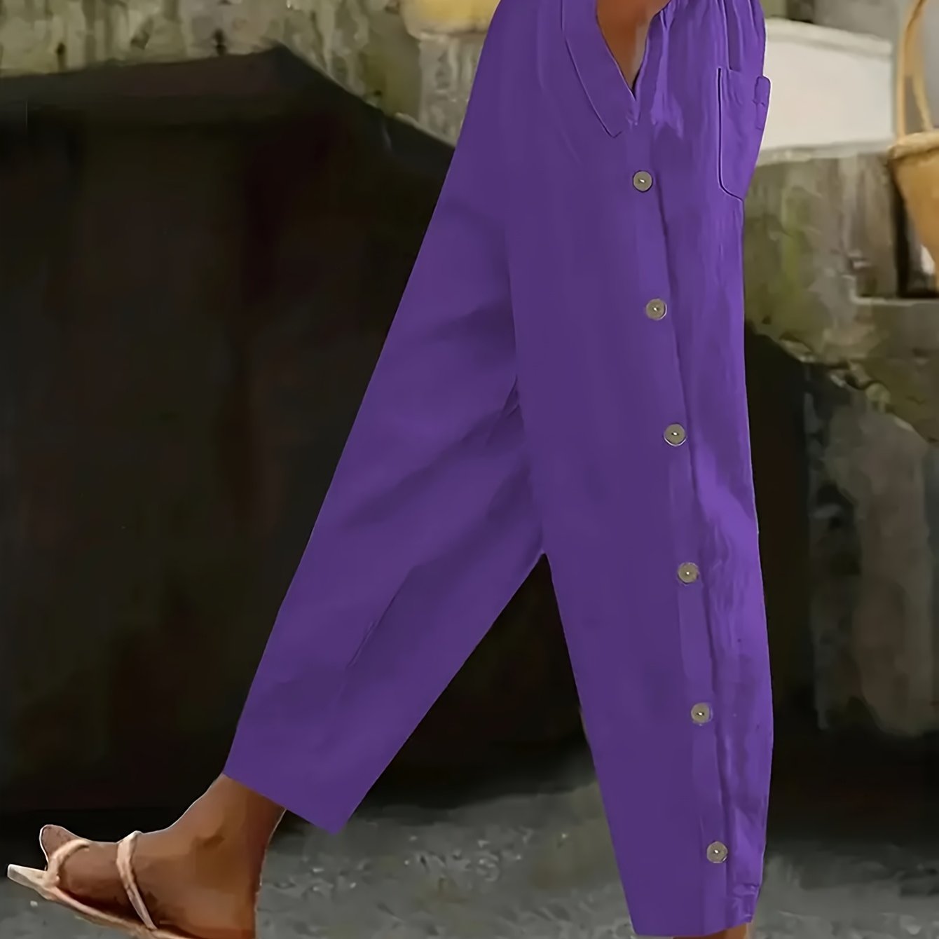 Pantalones de mujer de talla grande con pierna ancha y detalles de botones en gris claro