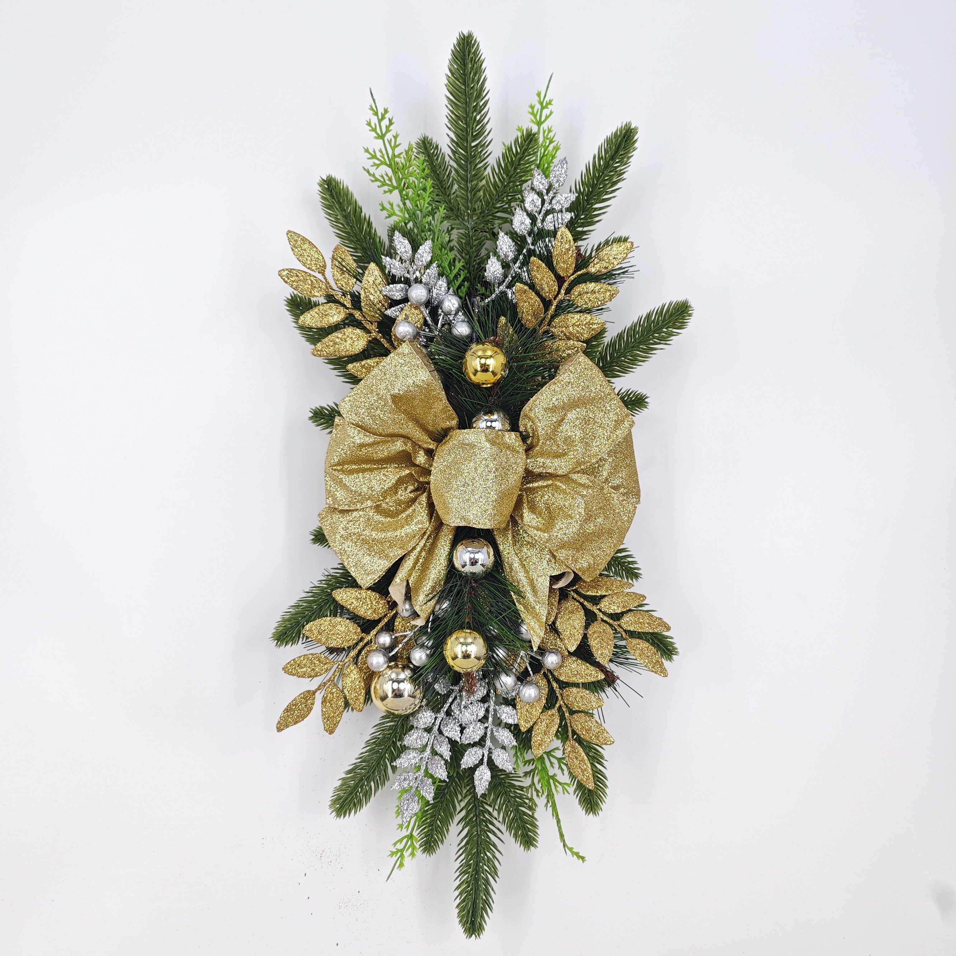 Yorqin Rojdestvo Swags - Parda, Devor va Deraza Dekor uchun Tomchi Guldastalar | Batareya bilan ishlaydigan, Tashqi bezaklar, Rojdestvo uchun eng yaxshisi