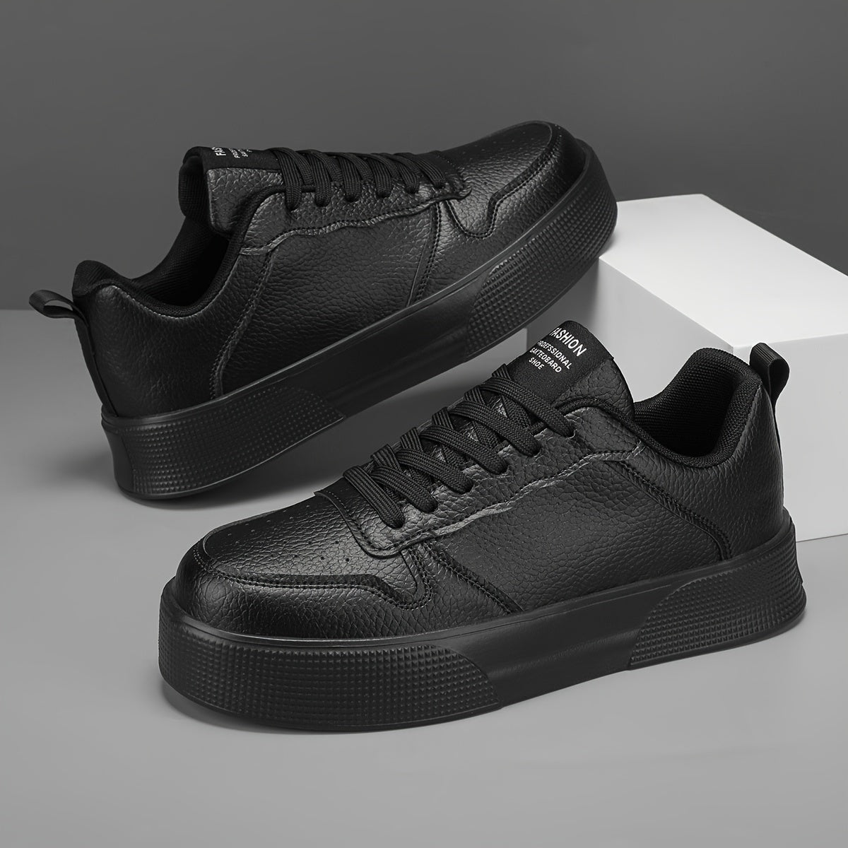 Erkaklar uchun bog'ichli tasodifiy sport poyabzallari, bir xil rangda, ko'p maqsadli dizayn, qulay va nozik, balandlikni oshirish uchun qalin taglik.