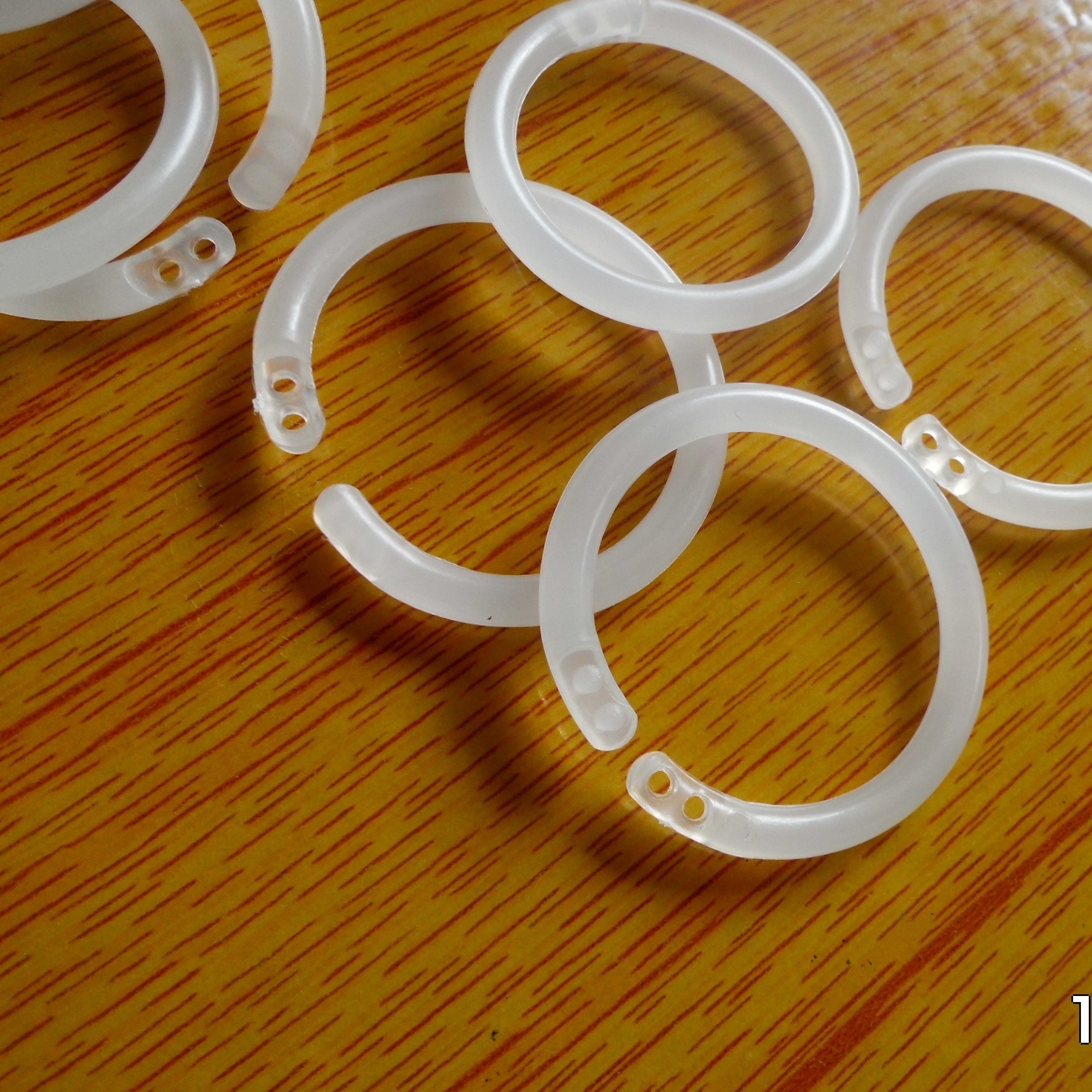 12 ta mustahkam plastik halqalar dush pardalari, kalitlar, sumkalar va DIY loyihalari uchun.