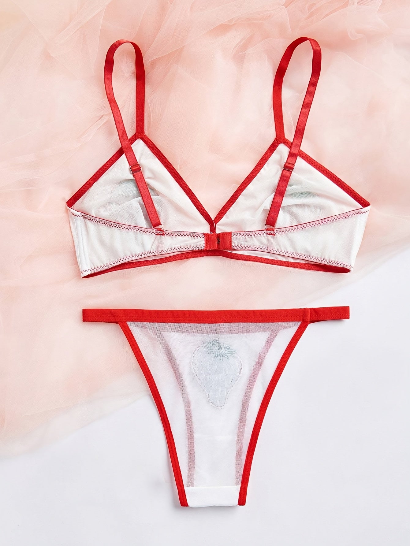 Комплект бюстгальтера и трусиков с клубничным узором для женщин - Комфортная нейлоновая смесь с мягкой поддержкой, трусики средней посадки - Стильное нижнее белье для повседневной одежды