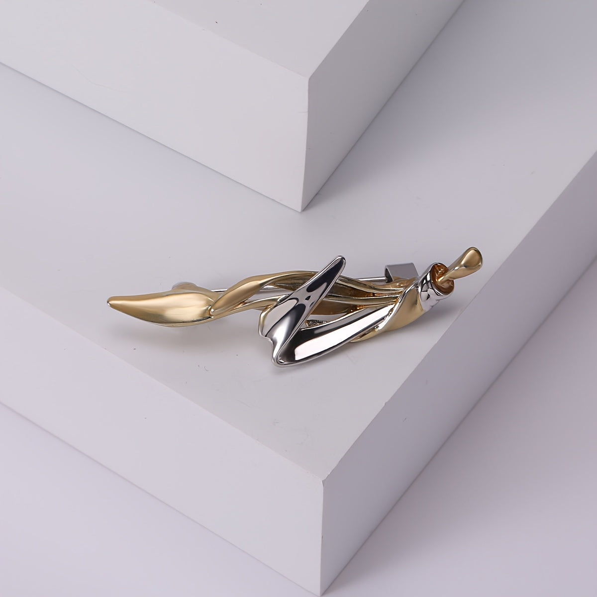 Decorative Grass Pin for Clothing and Accessories Green Metal Brooch