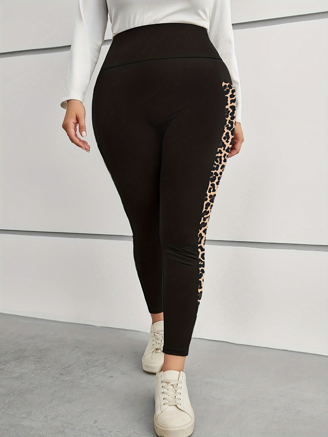 Women's Plus Size High-Waisted Leopard Print Running Leggings with Phone Pockets