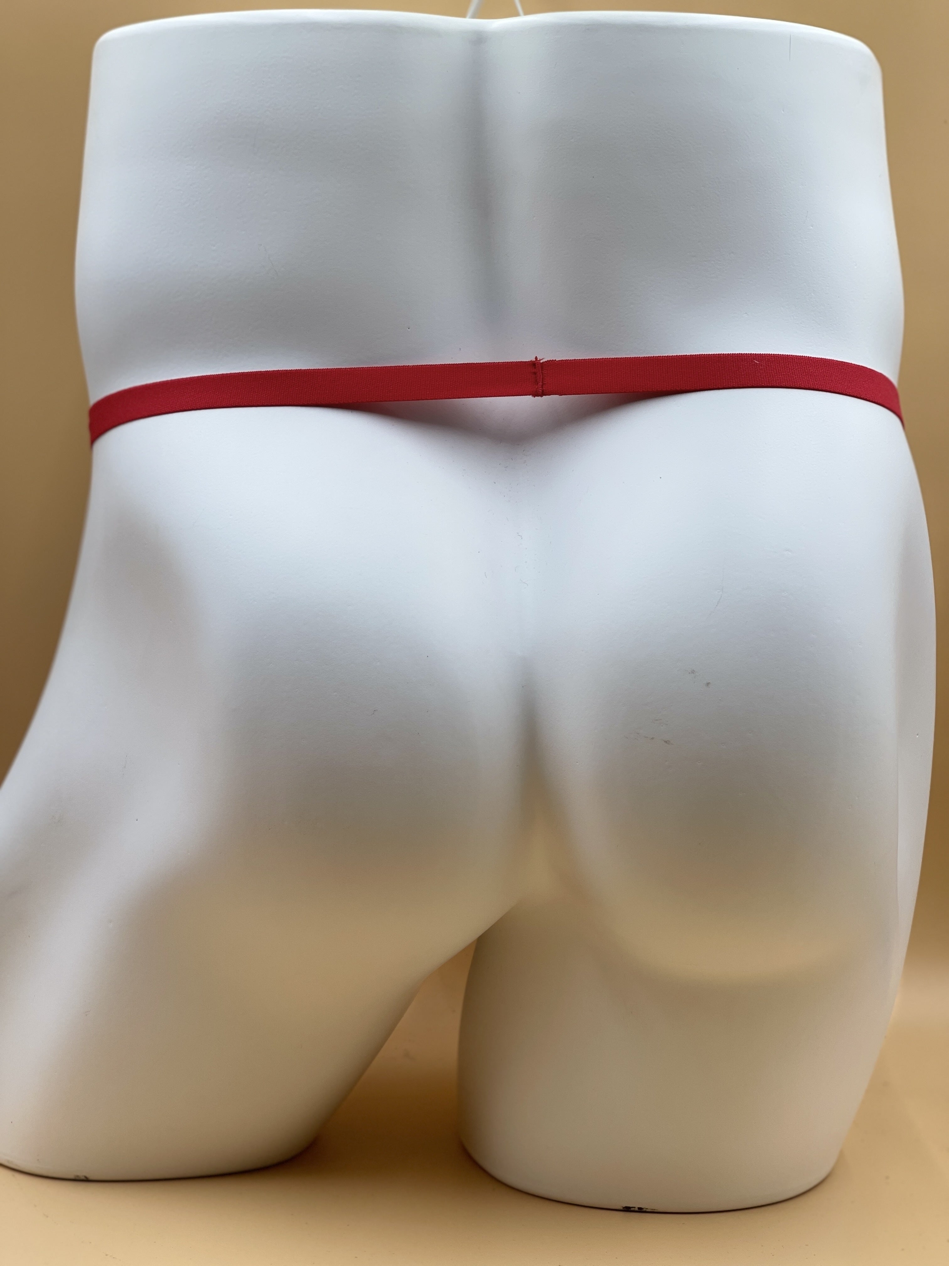 Erkaklar uchun jozibali, nafas oladigan thong uslubidagi ichki kiyimlar, sport qo'llab-quvvatlovchilari.