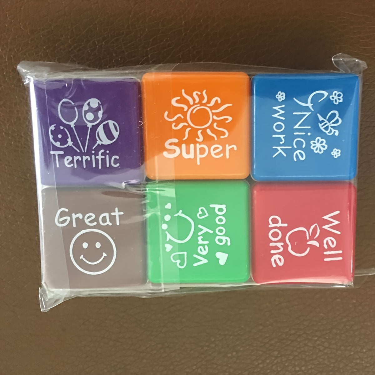 6 ta to'rtburchakli o'qituvchi muhrlari to'plami, baholash uchun ijobiy xabarlar bilan, ABS materialidan tayyorlangan.