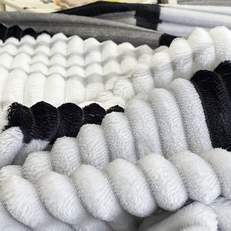 Zamonaviy Geometrik Dizayn Flanel Yotoq Ko'rlagi - Har Mavsumda Foydalanish Uchun Mos Polyester O'rash, Tozalash Oson, 200-250g Og'irlikdagi Yengil Matolar