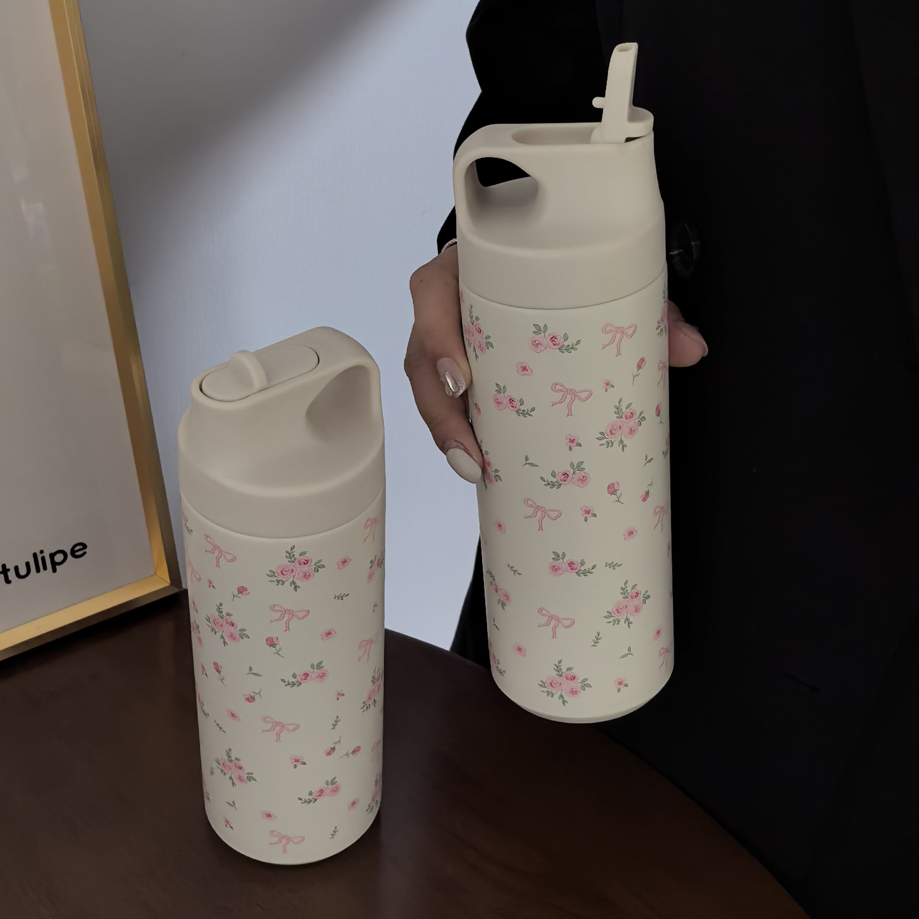 550ml ikki qavatli zanglamaydigan po'latdan yasalgan issiqlik izolyatsiyali suv idishi, sayohat va sport uchun flip quvurlari bilan