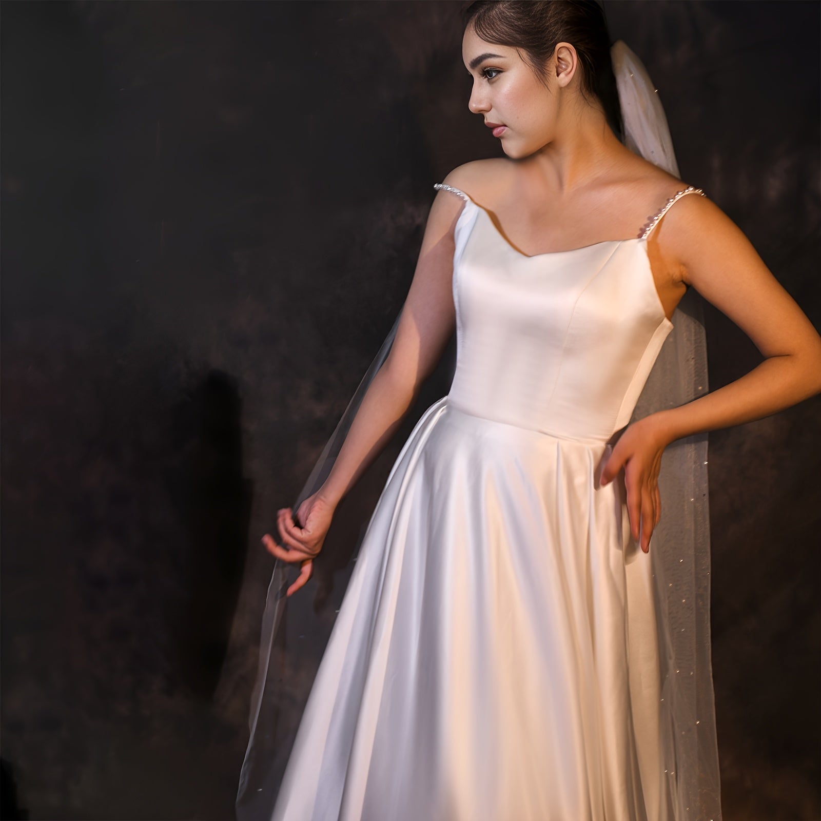 Bridal Veil with Faux Pearls Rhinestones Waltz Style Wedding Accessory for Women