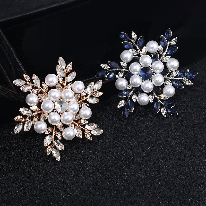 Snowflake Crystal Brooch for Men and Women Elegant High-End Jewelry Christmas Festival