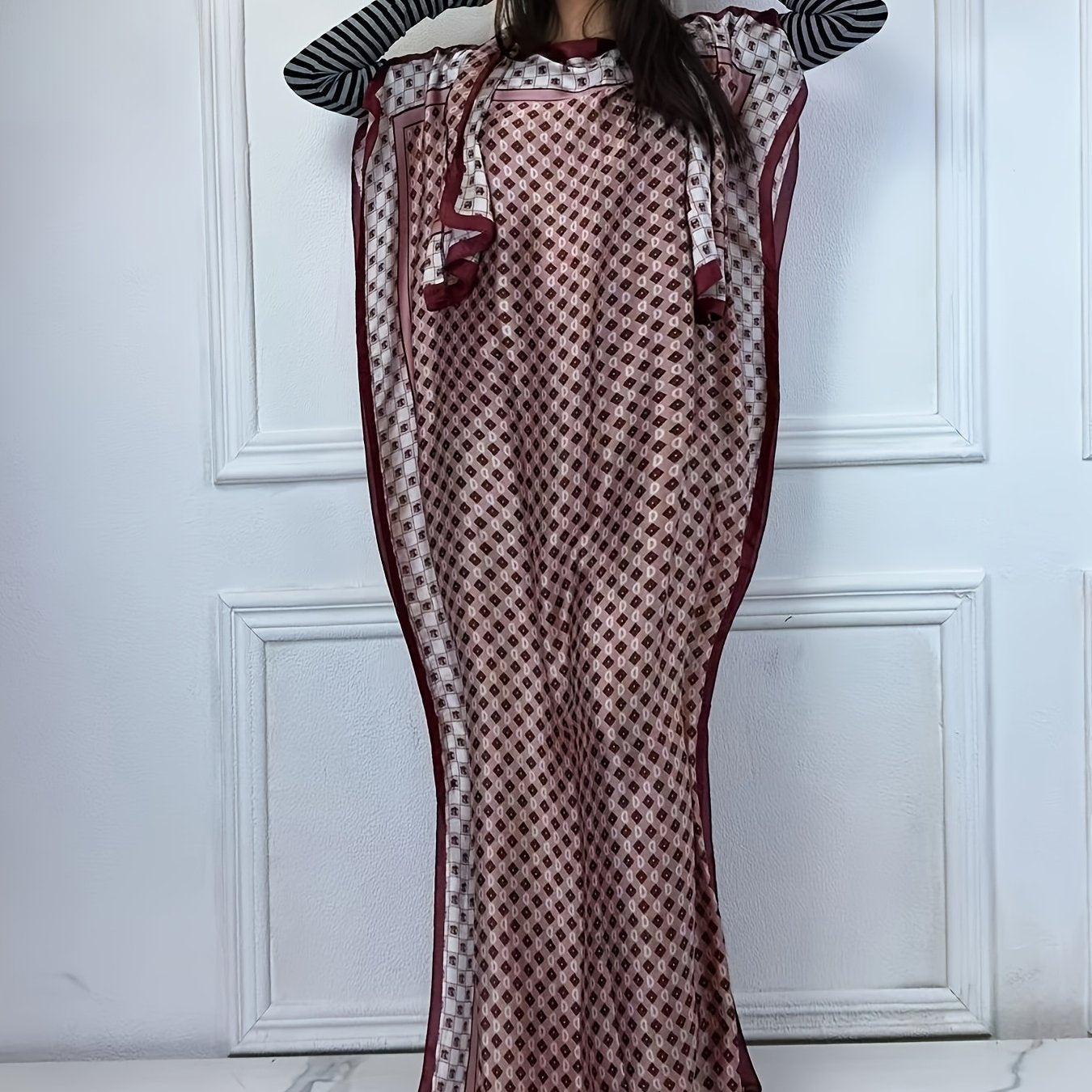 Women's Floral Print Maxi Abaya with Batwing Sleeves and Boat Neck