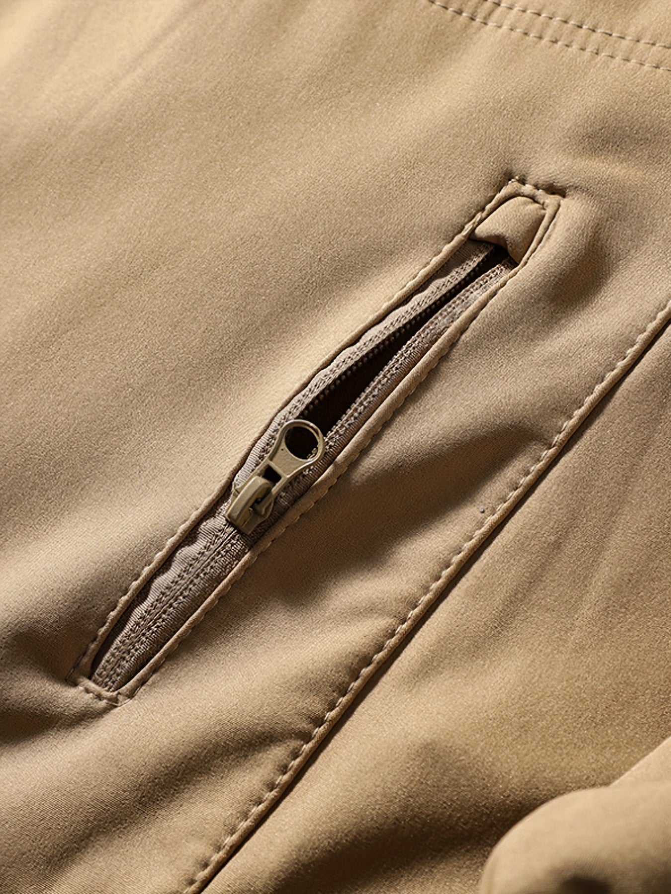 Men's Windproof Warm Outdoor Jacket with Multiple Pockets for Hiking and Sports