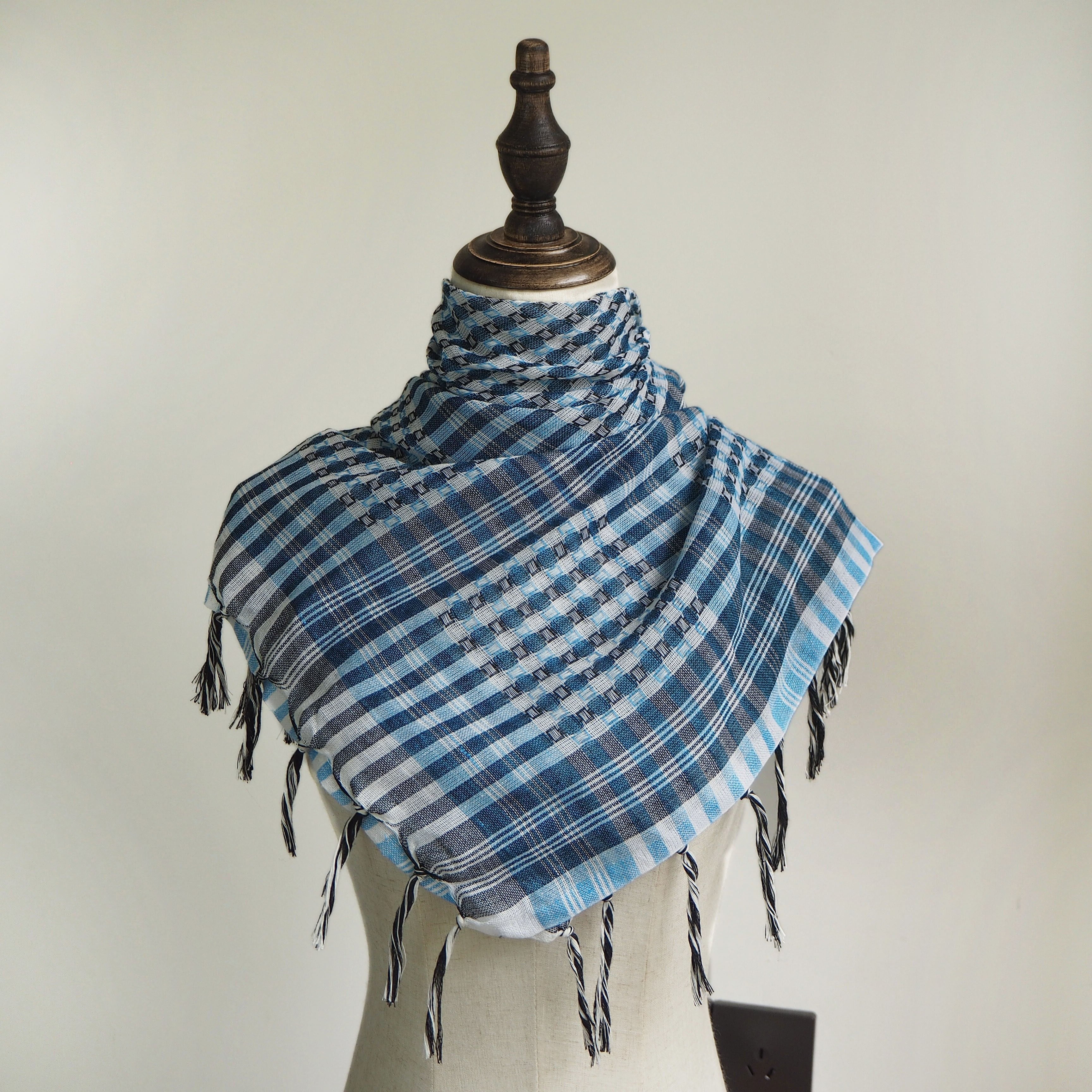 Qora va oq tekislangan polyester hijab sharf, tassellar bilan, shamolga chidamli, quyoshdan himoyalovchi shalvar, ochiq havoda faoliyat uchun