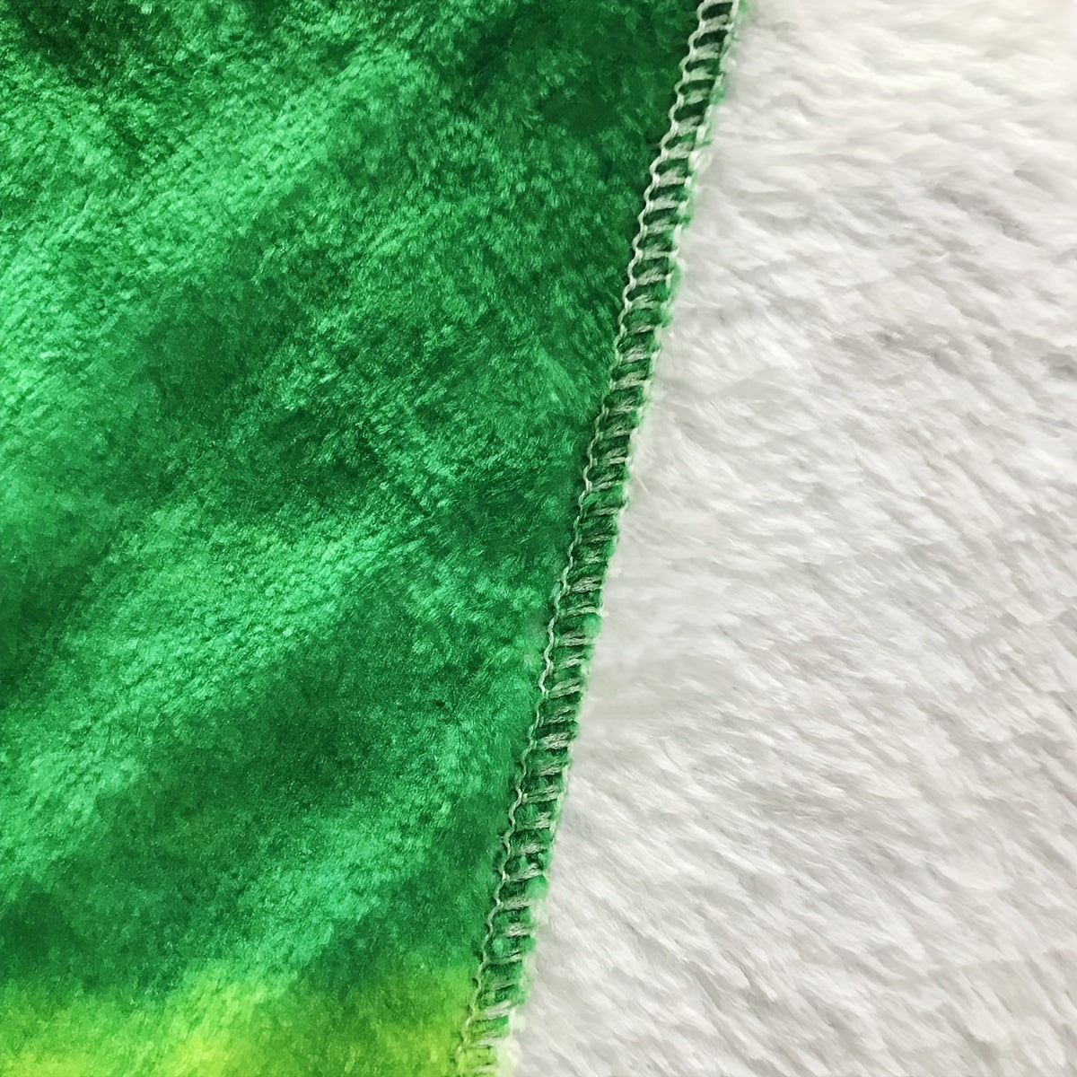 Green Leaf Print Fleece Blanket Soft Cozy Versatile for Home and Travel