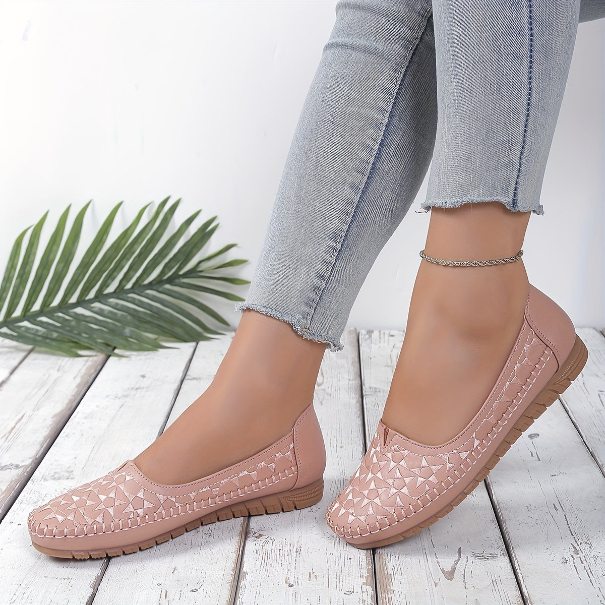 Zapatos planos de cuero sintético para mujer con corazones y diseños en relieve de cocodrilo en negro, beige y blanco