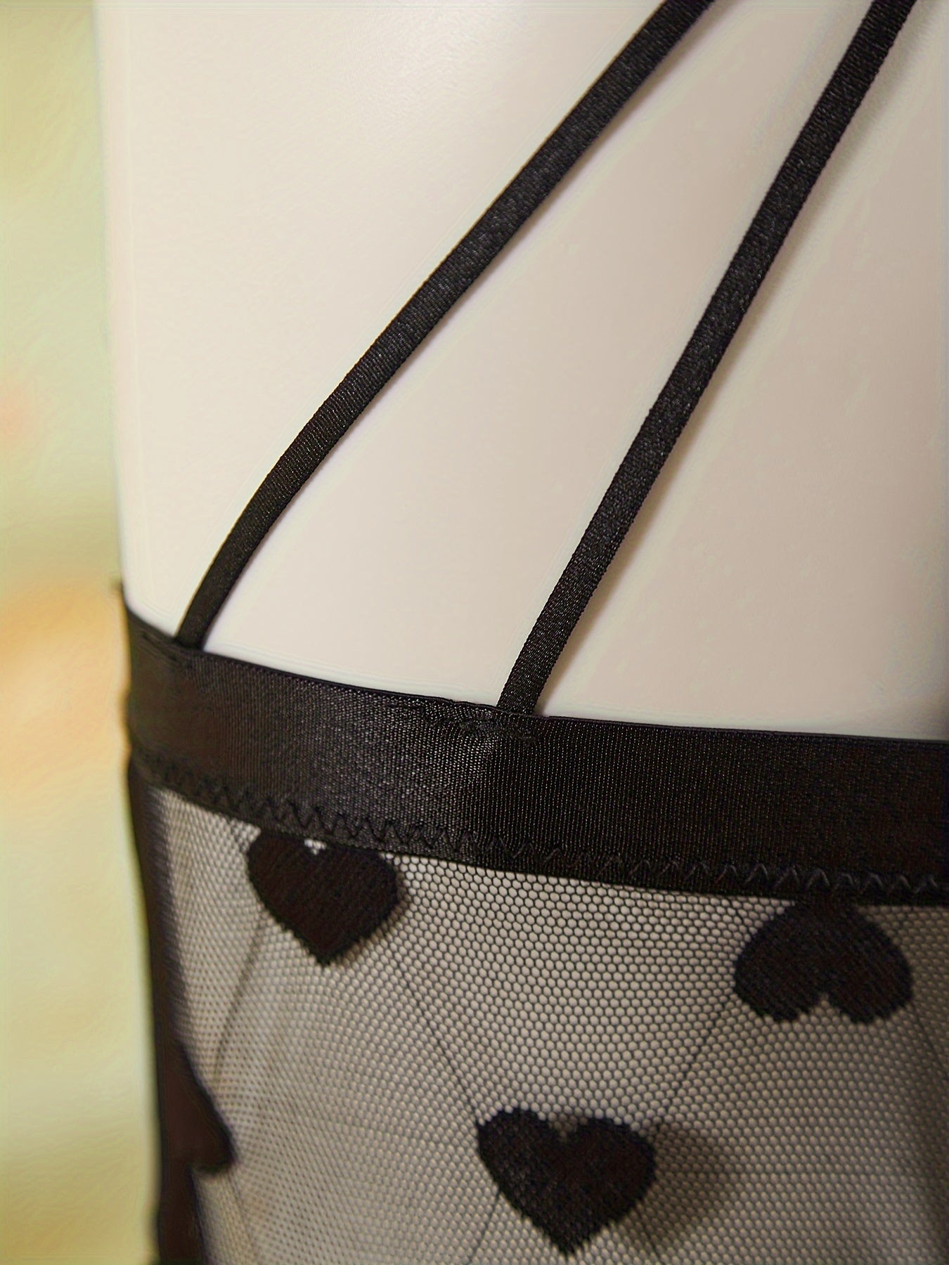 Ayollar uchun sexy uyqu kiyimlari va ichki kiyimlar uchun yurak dizayni chuqur V-shaklidagi slip ko'ylak va thong to'plami.