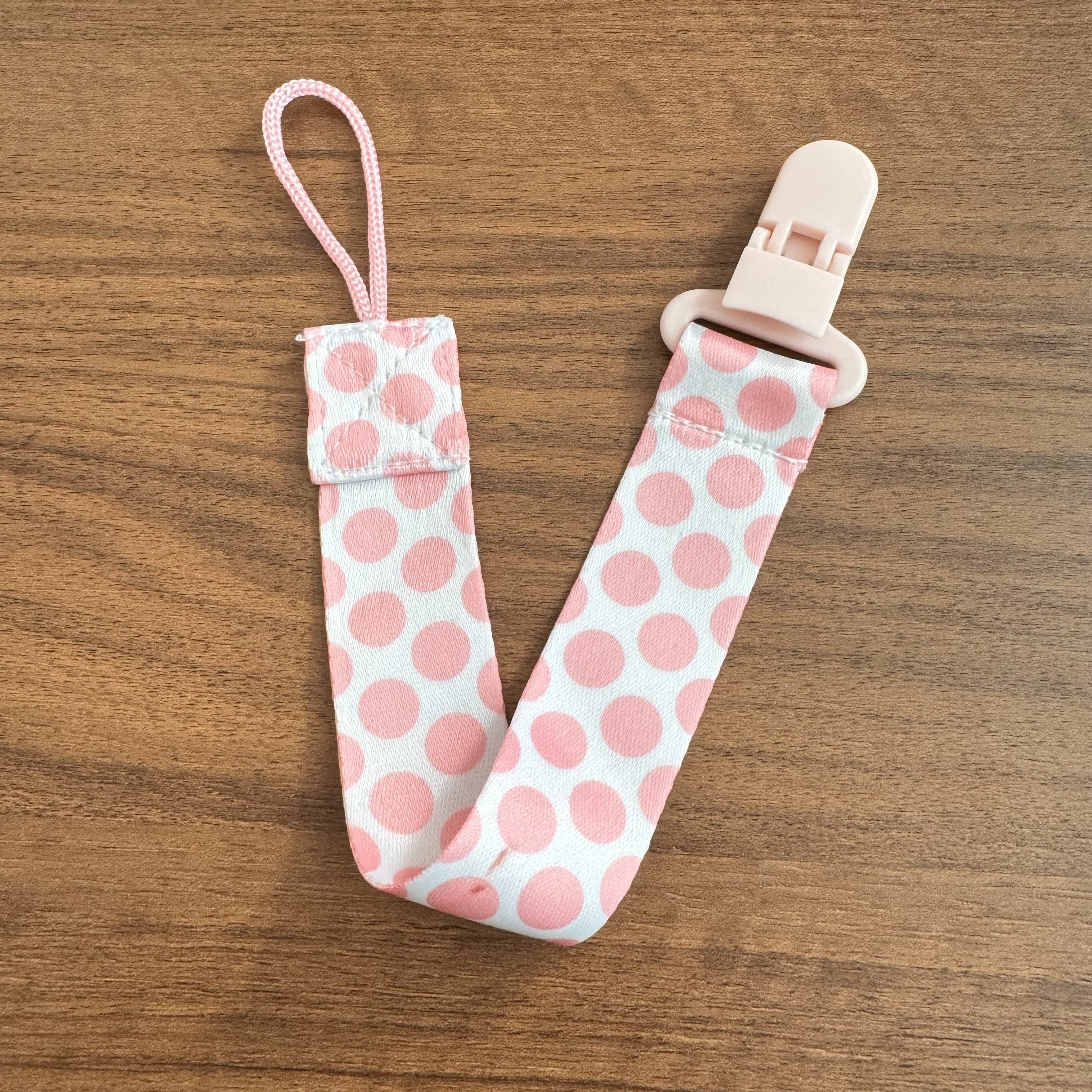 Clip de chupete de plástico de dibujos animados con patrón caprichoso y clip de sujeción