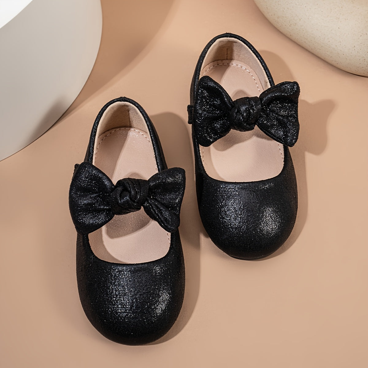 Qizlar uchun zamonaviy kamon tugmachali tekis poyabzal, partiyalar va bayramlar uchun mukammal