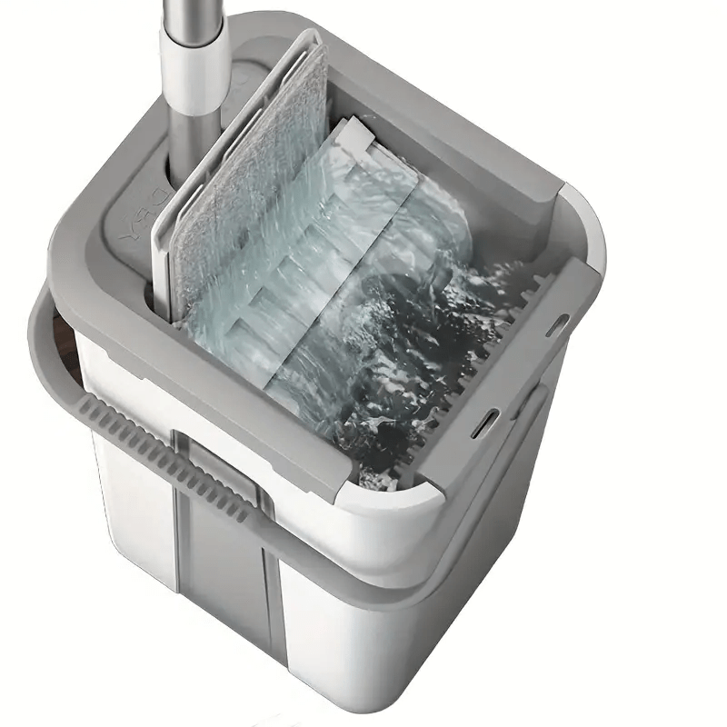 Qo'ldan ozod ishlash bilan o'z-o'zini siqadigan tekis mop, zanglamaydigan po'lat va plastmassa konstruktsiyasi, nam va quruq tozalash uchun mos. Yashash xonasi, yotoqxona, hammom, oshxona va hojatxona uchun qayta ishlatiladigan padlar bilan ta'minlangan.