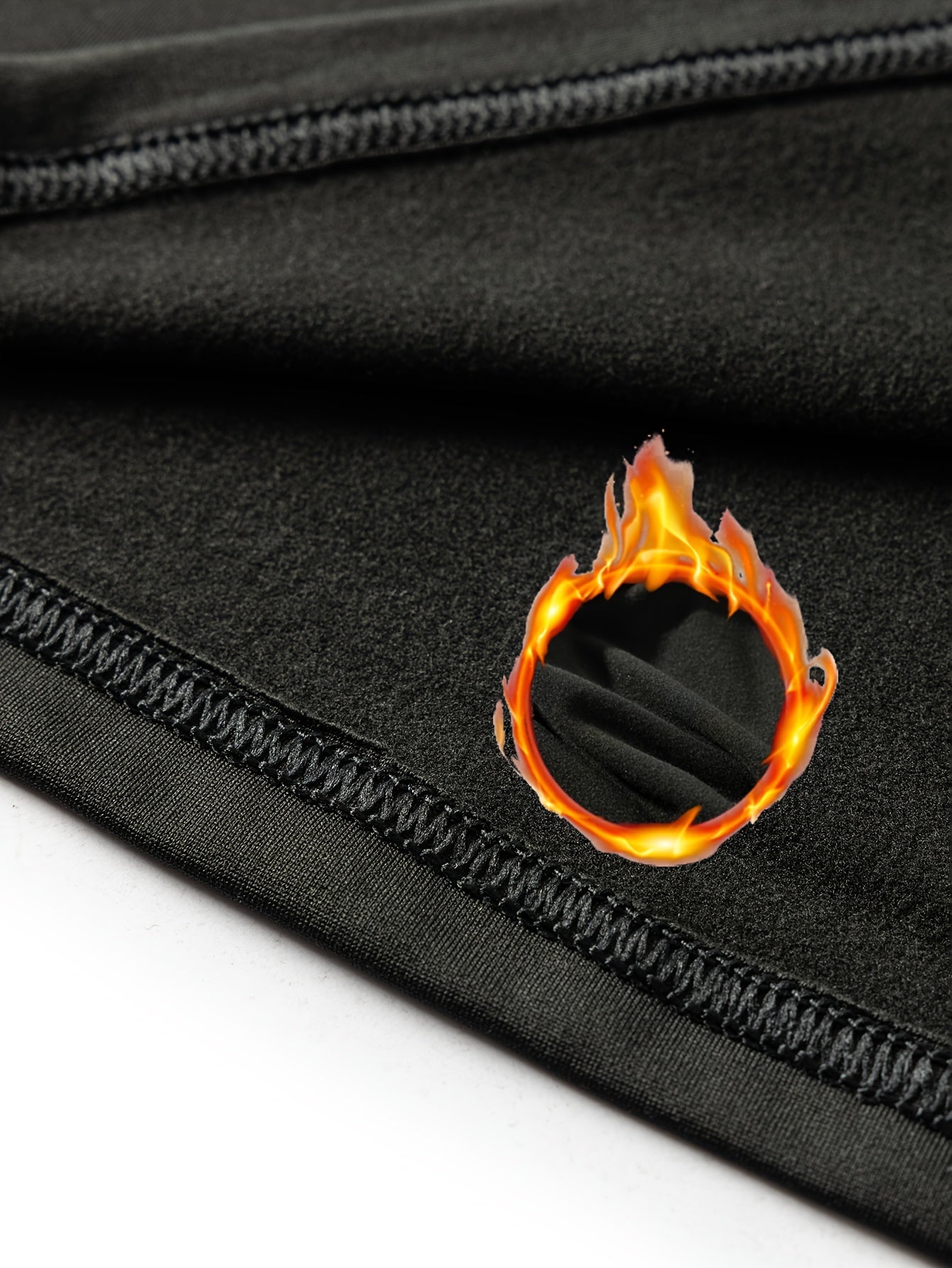 Erkaklar uchun sport, ochiq havoda faoliyatlar va qish kiyimlari uchun iliq ichki kiyim to'plami. Uzoq qo'lqopli yumaloq bo'yinli yuqori va pastki qismlarni o'z ichiga oladi.