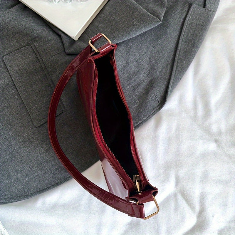 Burgundy minimalistik clutch sumkasi, zip yopilishi va qattiq yelka uzuklari bilan