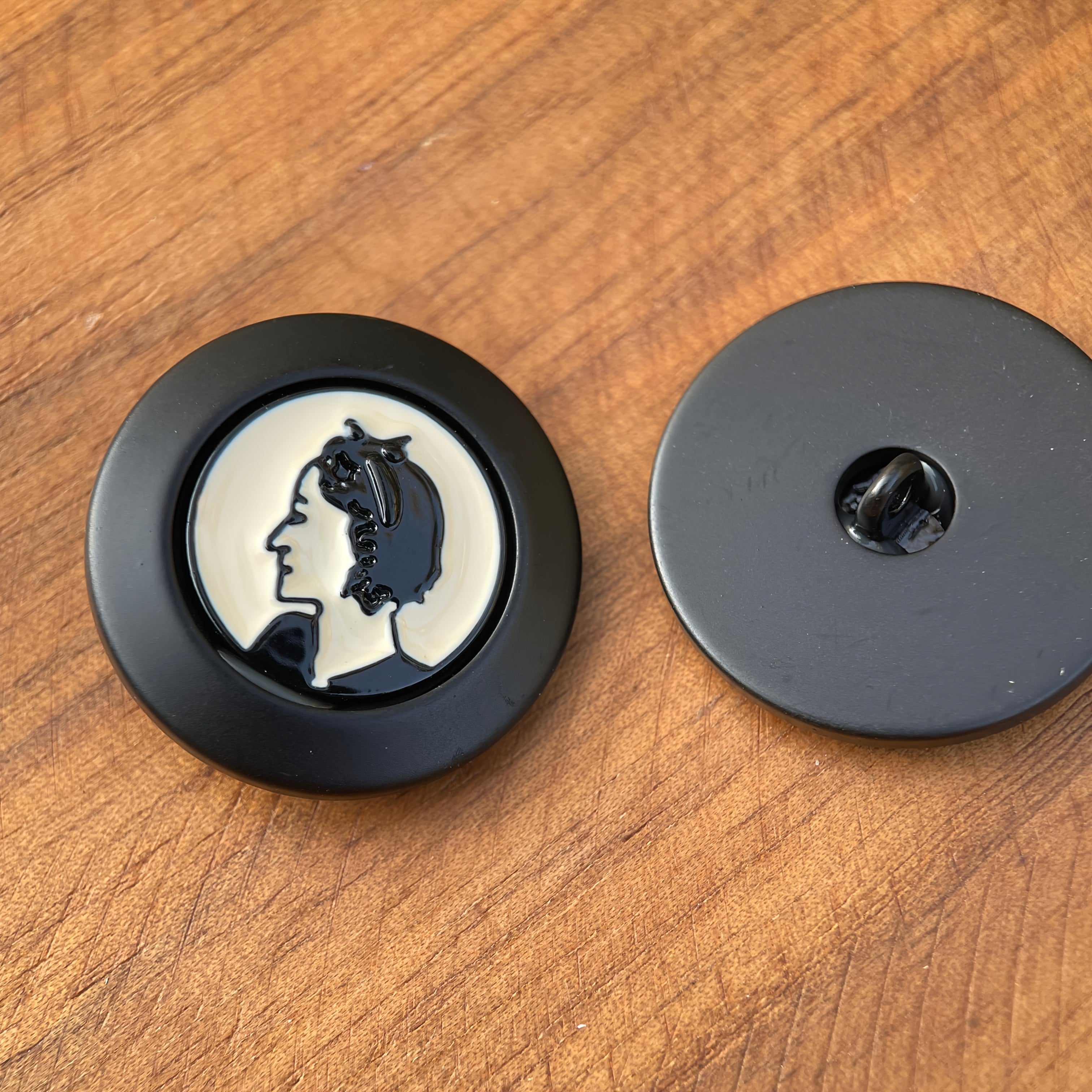Set of 5 Black Resin Buttons with Portrait Design for Clothing and Crafts