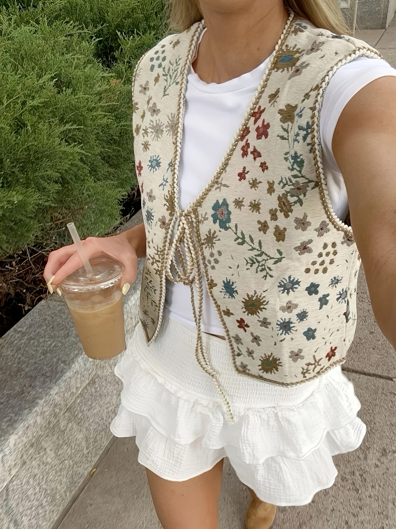 Women's Waterproof Embroidered Plant Pattern Polyester Vest with V-Neck Sleeveless for Spring Fall