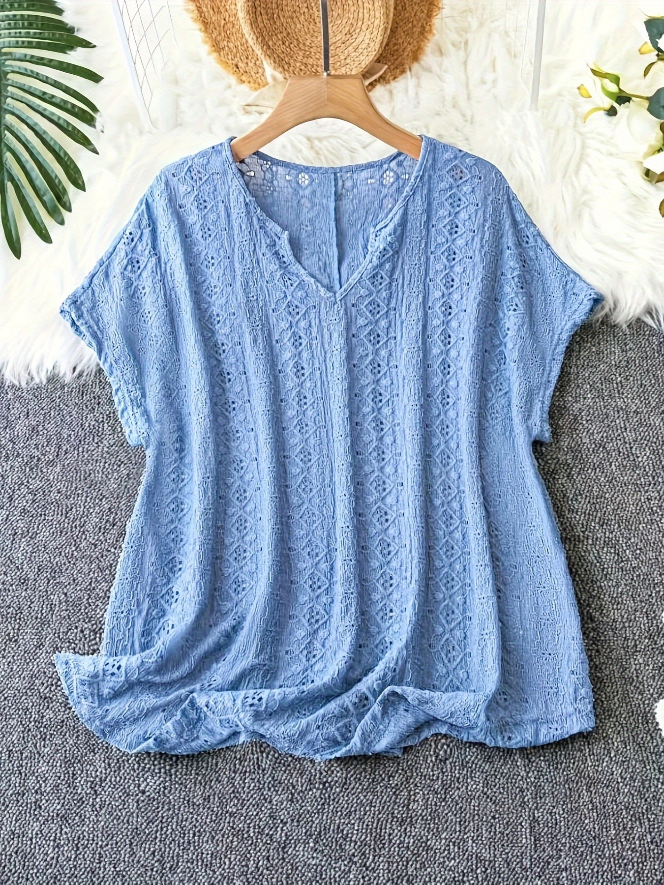 Blusa de escote en V de manga corta con mangas murciélago y encaje de ojete, verano, poliéster sólido