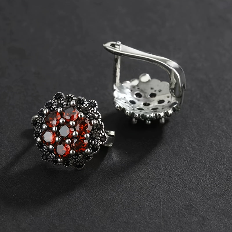 "Sterling Silver Garnet Stud Earrings with Vintage Flower Design, Black Accent Stones, and Synthetic Zirconia. Gipoallergen quloq ignasi, Yuqori sifatli zargarlik sovg'asi - 4.0g"