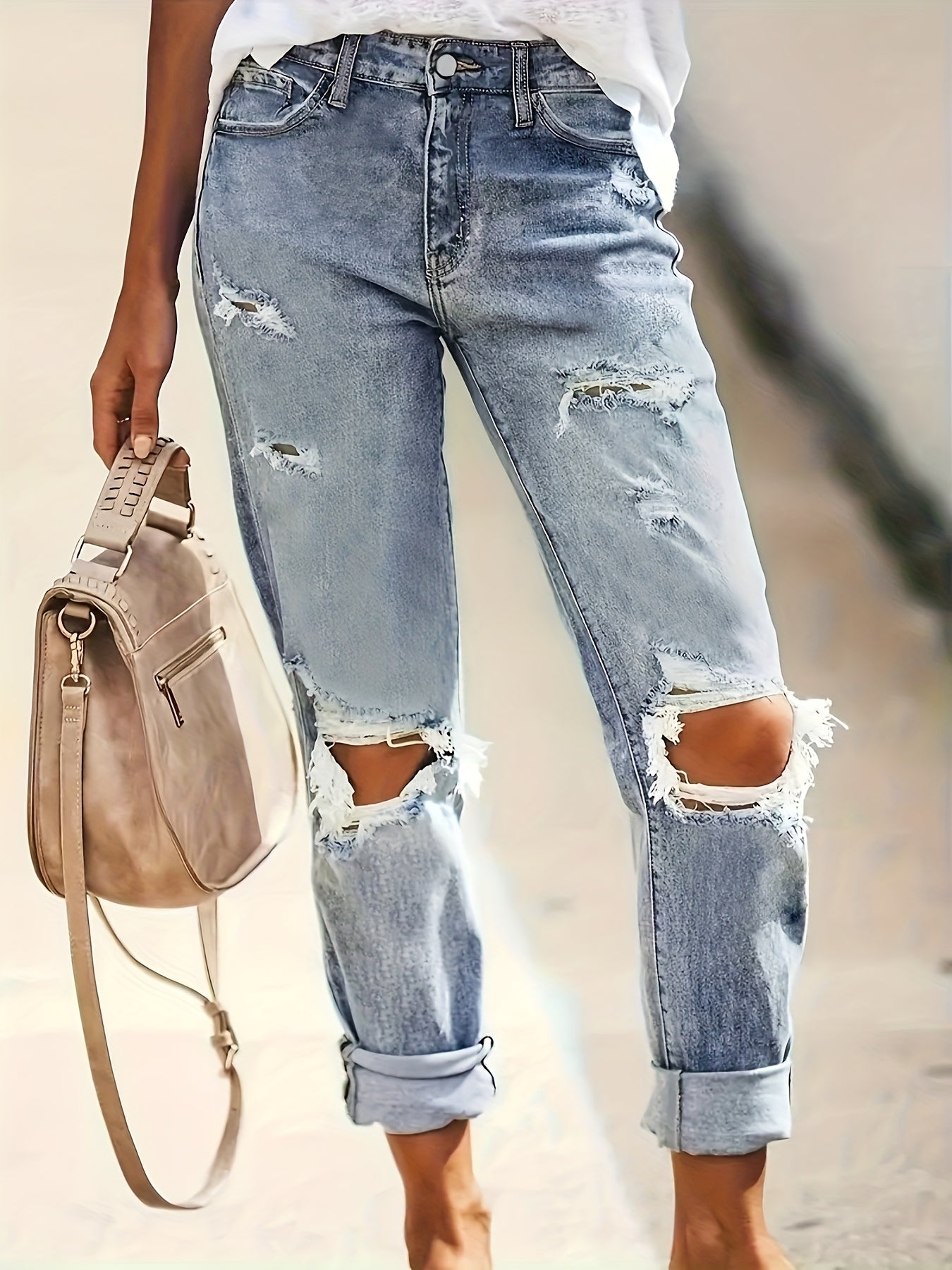 Women's Plus Size Light Blue Denim Straight-Leg Jeans with Frayed Hem