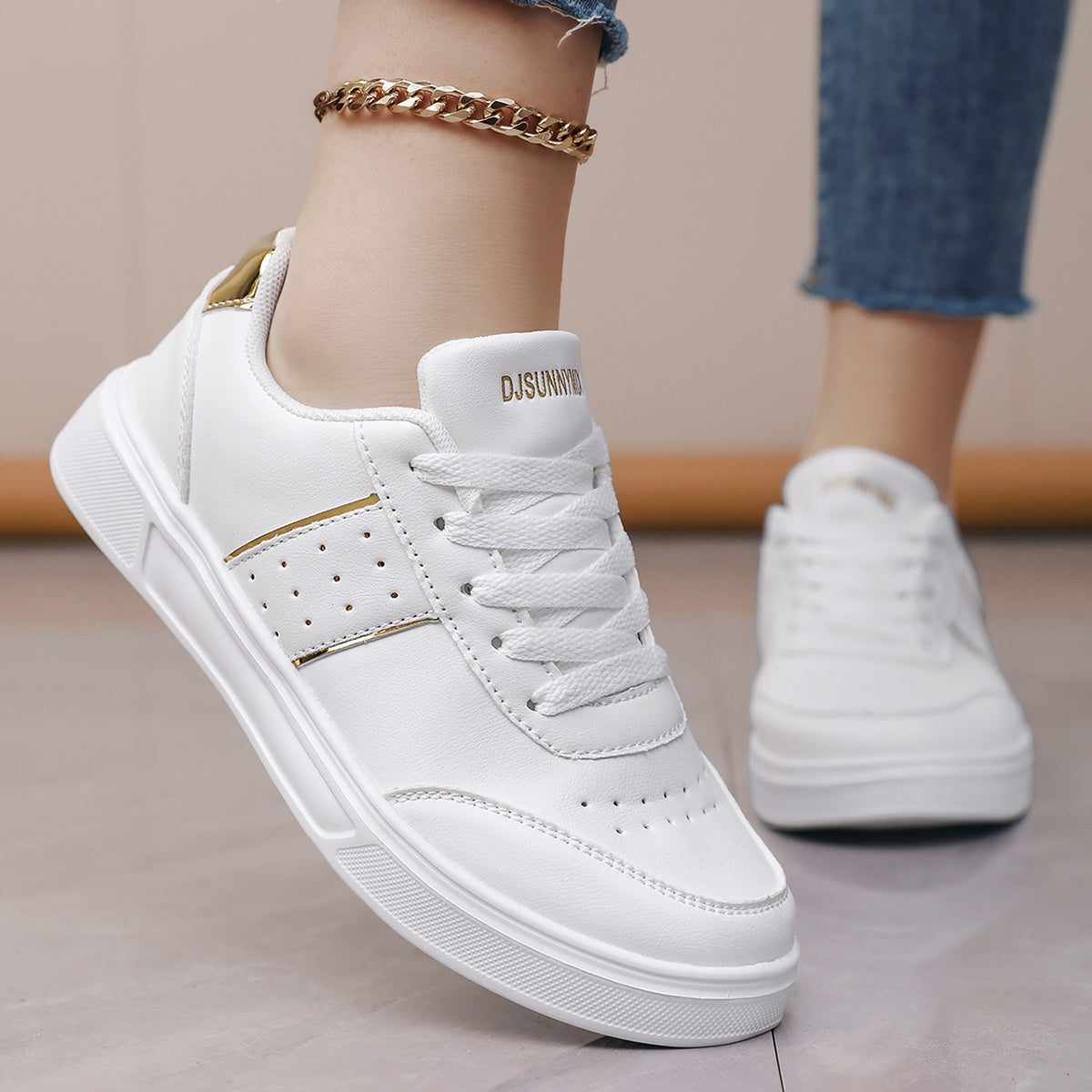 Ayollar uchun qora pastki qismi ochiq sport poyabzali, nafas oladigan PU, kundalik kiyim uchun, oltin detallari bilan