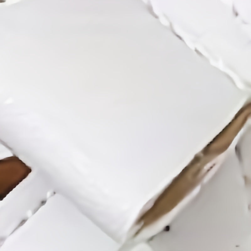 Qizlar uchun klassik dumaloq boshli sandallar, to'qilgan bo'sh tasma va o'rtacha tovon dizayni bilan; o'smirlar modasi uchun mukammal va yozgi festivallarga mos.