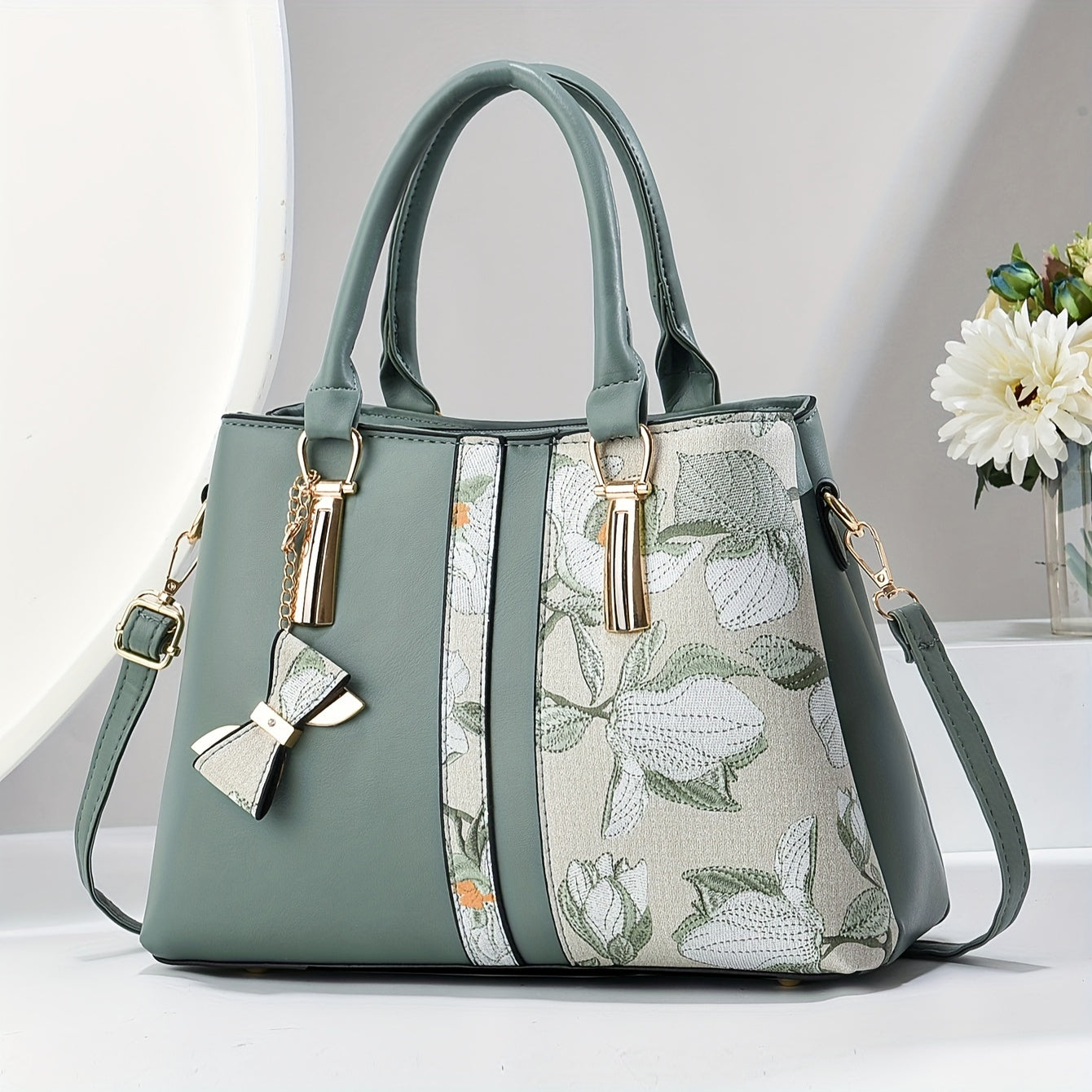 Стильная сумка-тоут с цветочным принтом для женщин с 3-слойным дизайном, карманами, застежкой на молнии и прочным PU-материалом в цветах хаки, кремовом, зеленом, синем, черном.