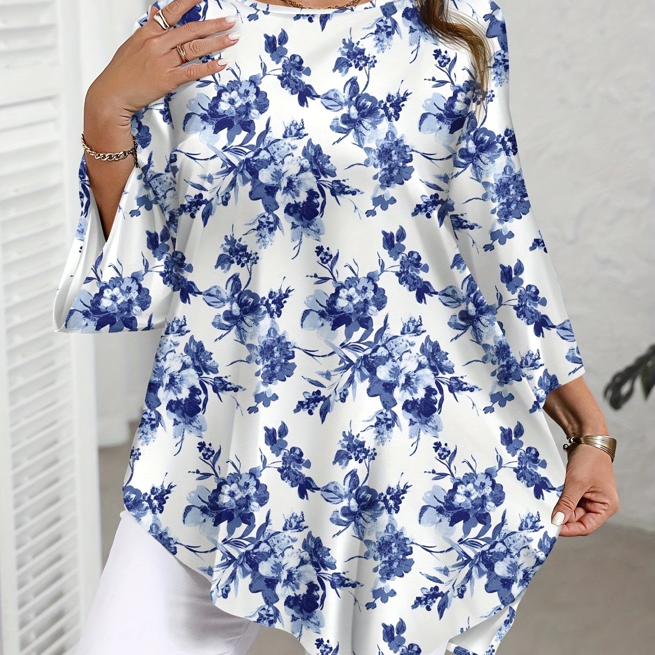 Plus Size Women's Floral Print Blouse Navy Blue White Relaxed Fit Summer Top