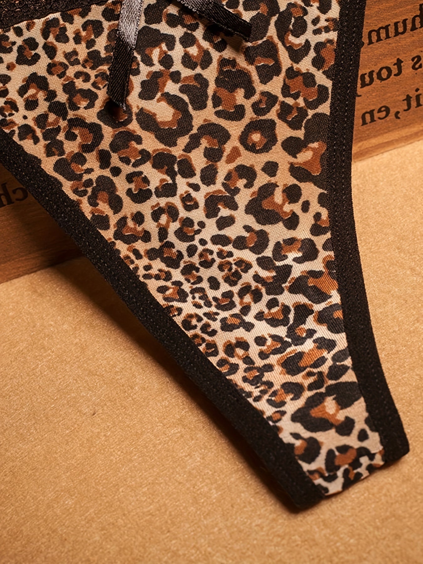 Трусики-стринги с кружевной отделкой в леопардовый принт для женщин, V-образный вырез, эластичный материал, размеры S/M/L