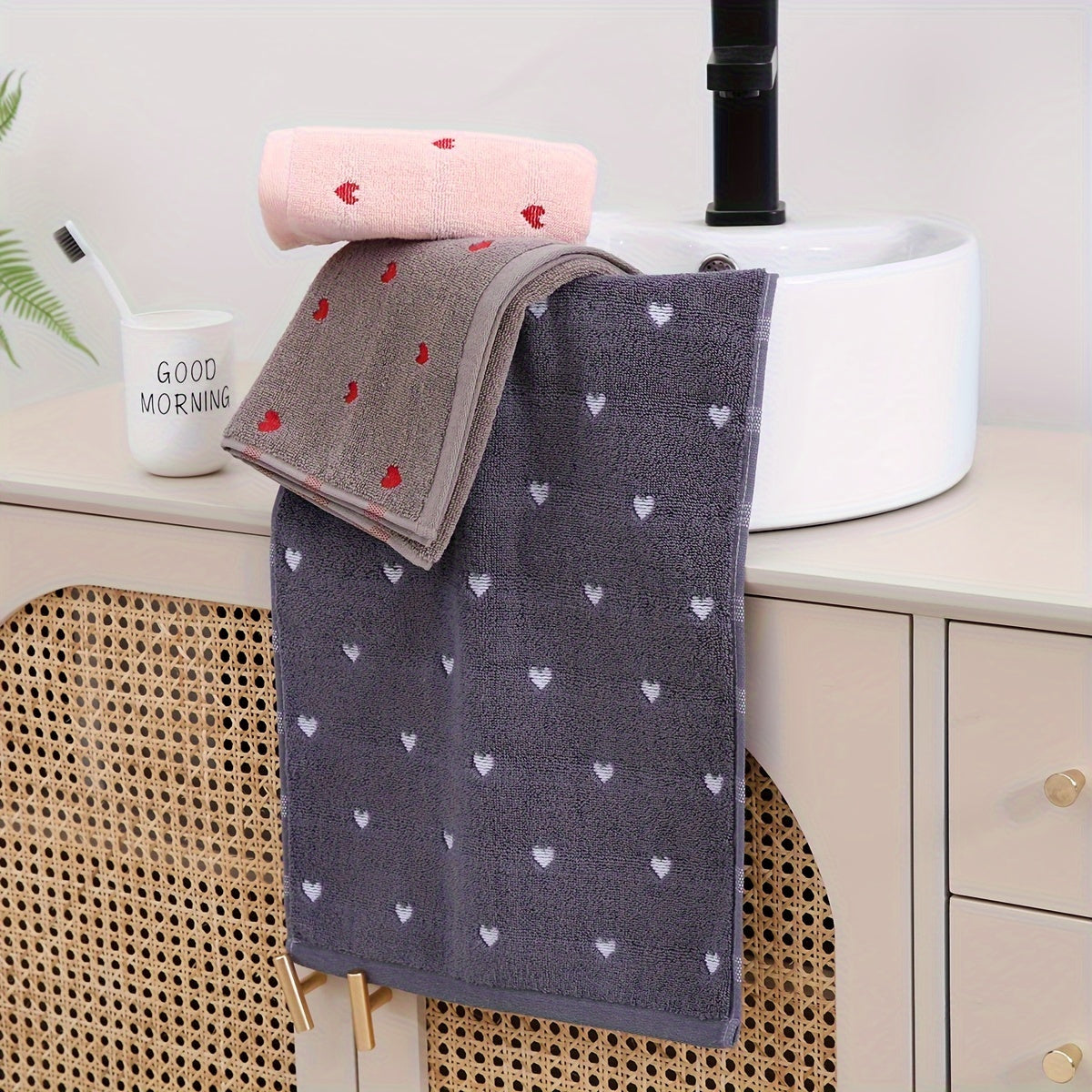 2pcs Heart Embroidered Cotton Hand Towels Soft Absorbent for Bathroom and Home