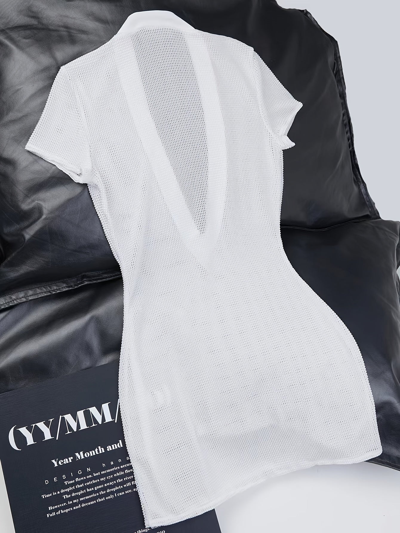 Ayollar uchun shaffof V-shaklidagi plyaj koftasi - 90% poliamid, 10% elastan, ozgina cho'ziladigan barcha mavsumlar uchun to'qilgan mato, bir rangda, nafas oladigan quyoshdan himoya.