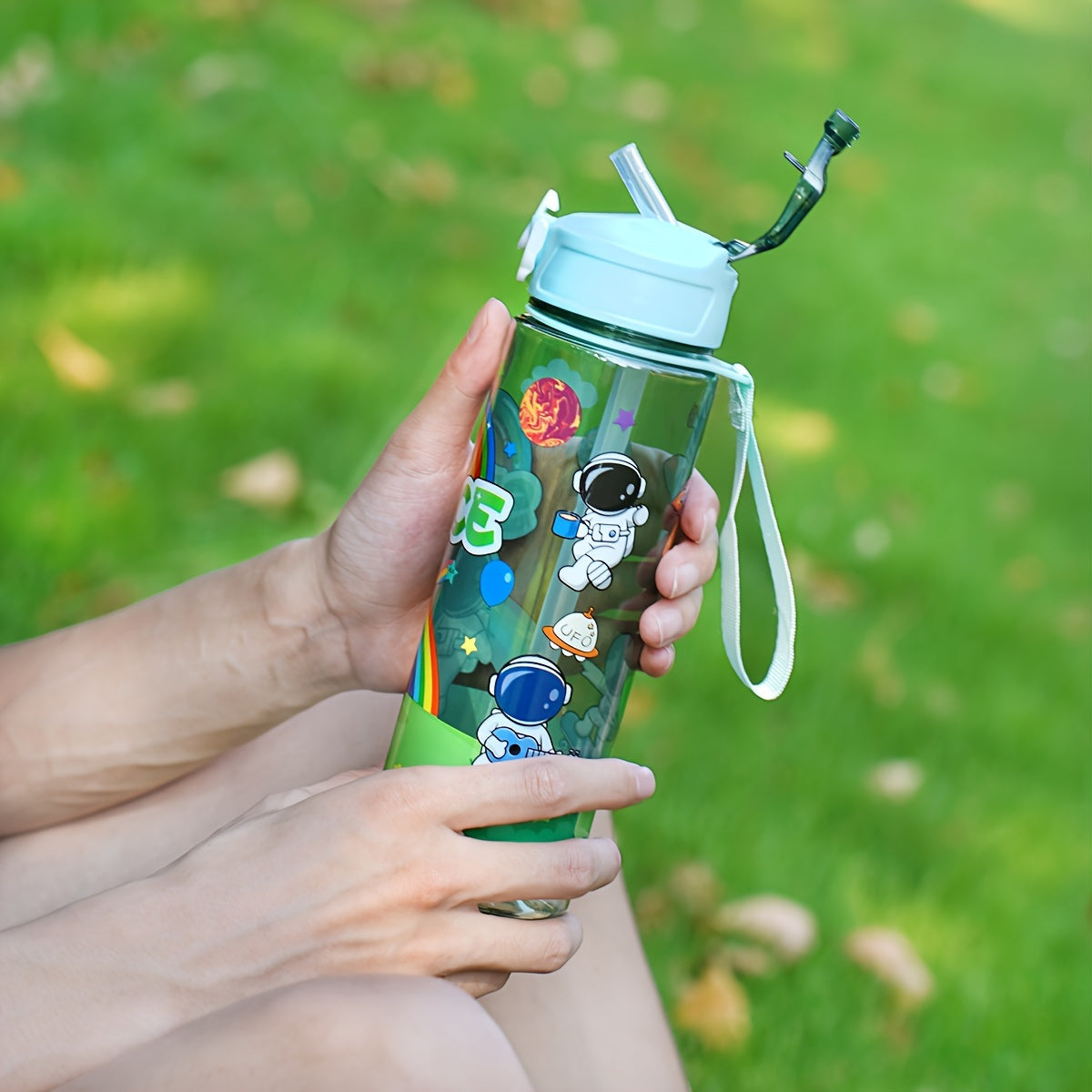 Botella de agua deportiva de 21oz con pajilla y cuerda de transporte para senderismo al aire libre y escuela