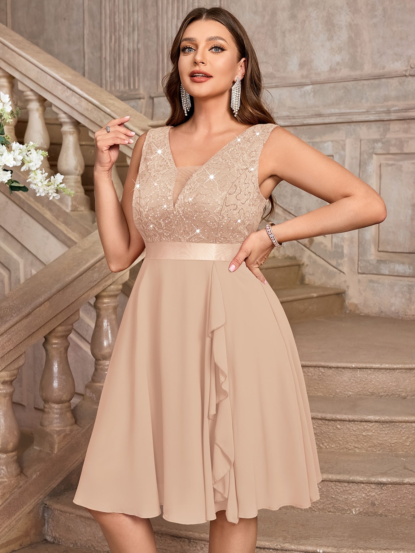 Vestido de gasa sin mangas con escote en V de talla grande, con volante de encaje en el dobladillo para mujer