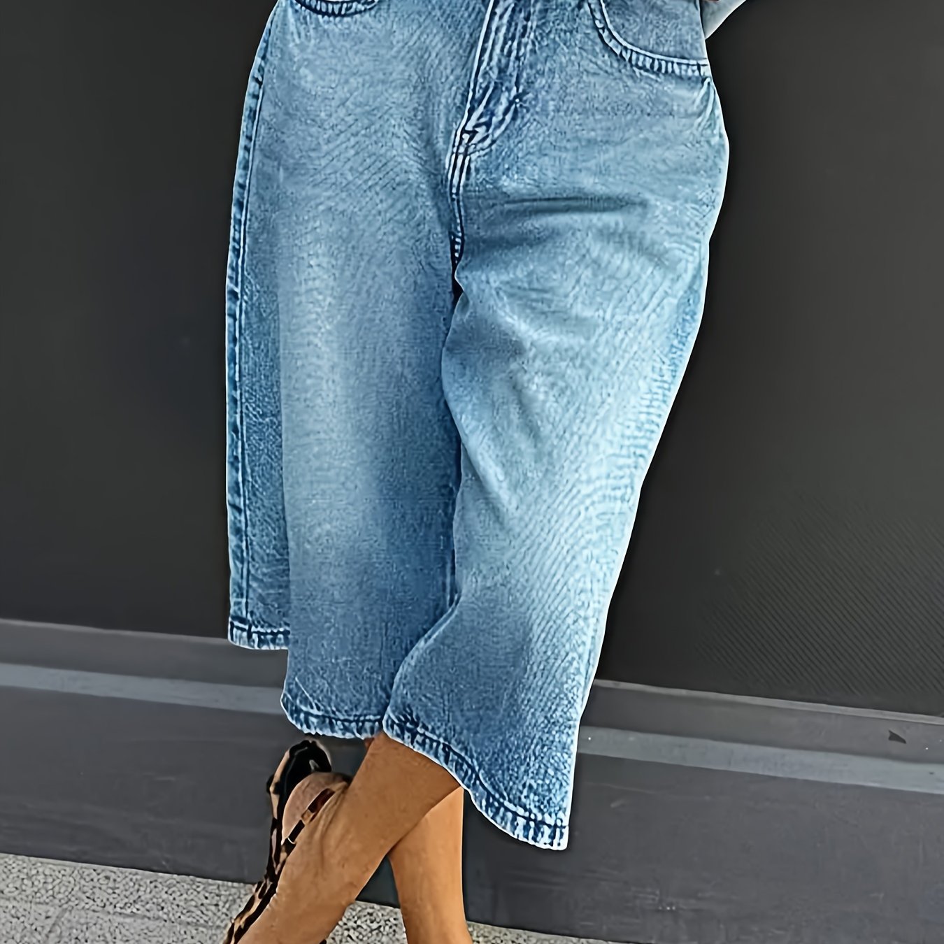 Ayollar uchun keng o'lchamli yuqori belli denim shortilar, cho'ntaklar bilan, yozgi kundalik kiyim