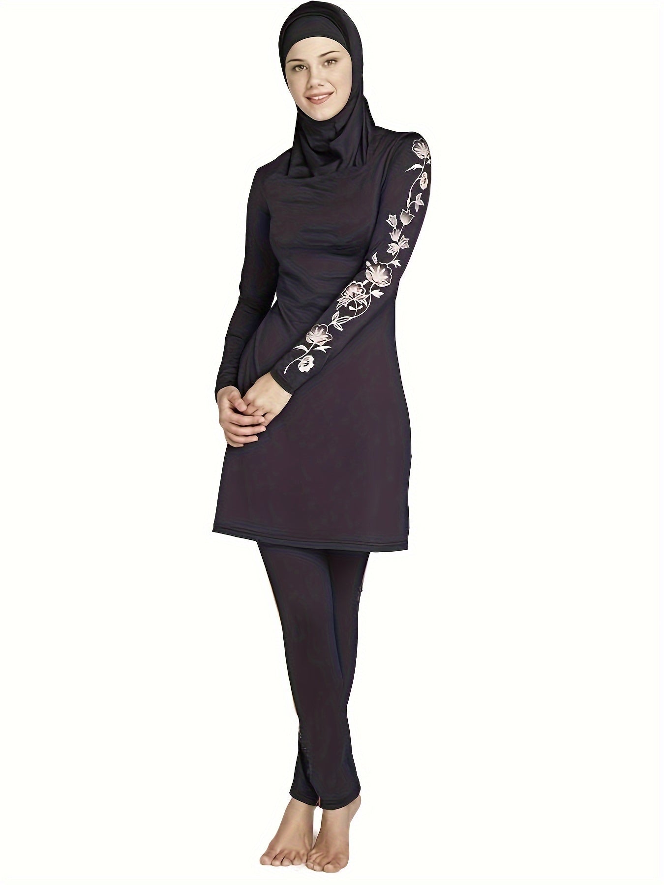 Katta o'lchamdagi konservativ suzish kiyimlari to'plami, bir rangli va raqamli gullar bosma bilan, yuqori bo'yin dizayni bilan, cho'ziluvchan polyesterdan tayyorlangan, tasodifiy O'rta Sharq uslubida.