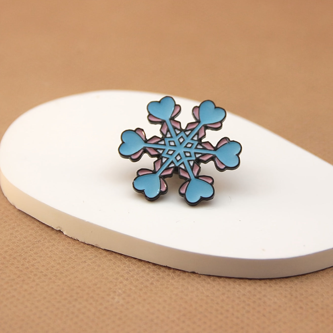 9 ta Rojdestvo broshlari to'plami, Santa, qoraxona, multfilm uslubidagi alloy pinlar, kalitlar va kurtkalar uchun