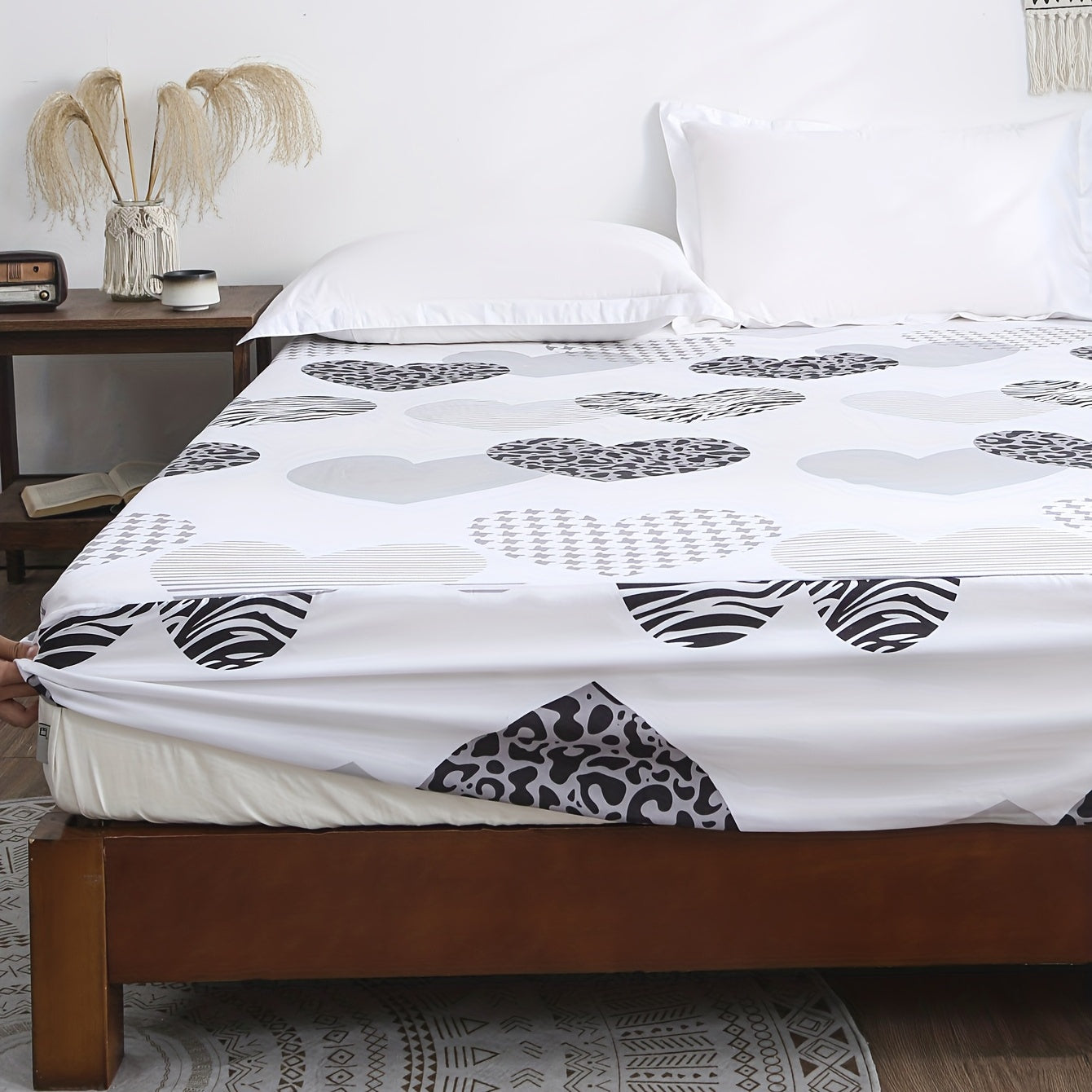 Heart Printed Fitted Sheet for Bedroom and Guest Room, Soft and Comfortable
