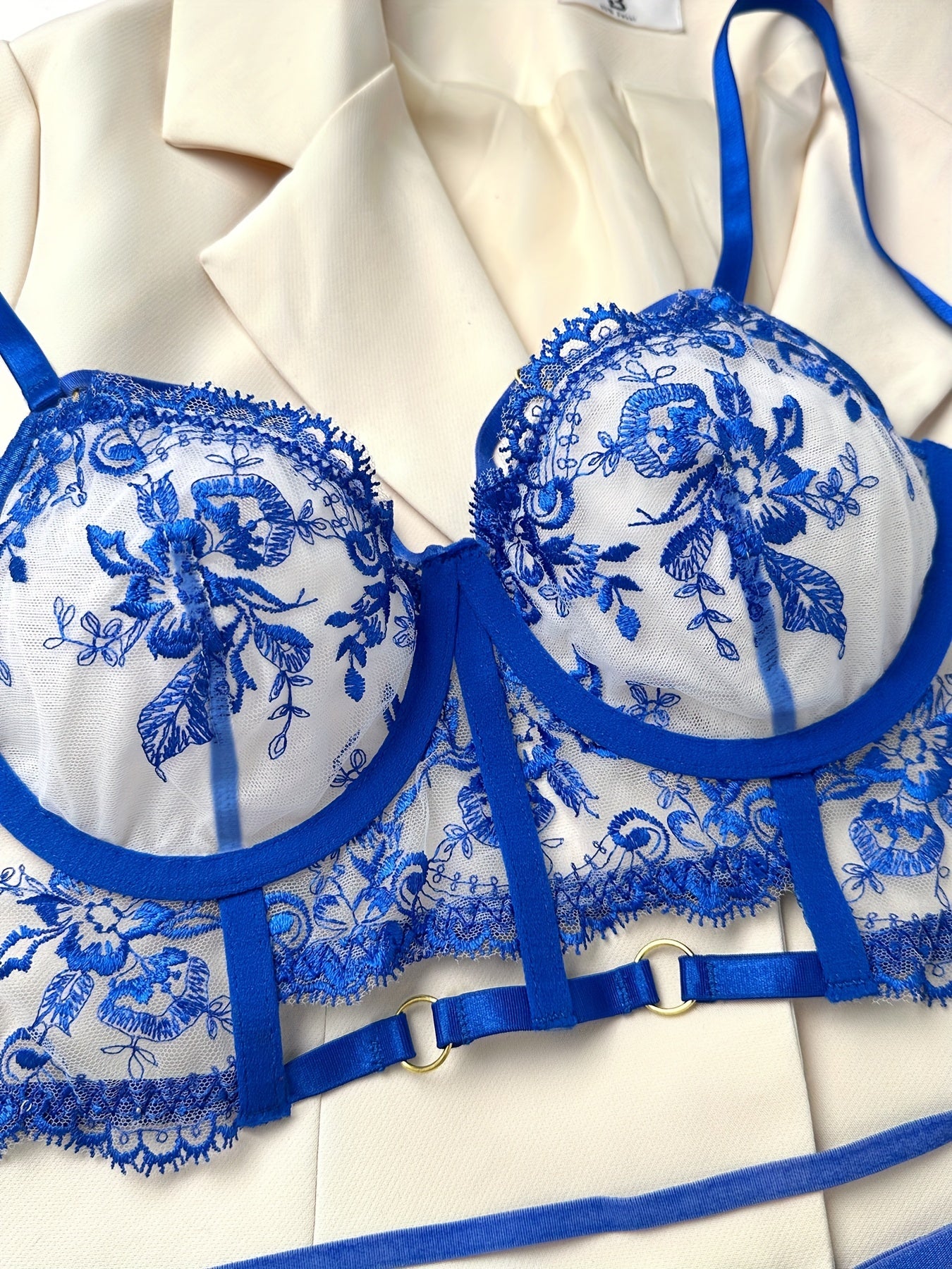 Valentin kuni qora klassik ayollar uchun tikilgan to'rli ichki kiyim to'plami