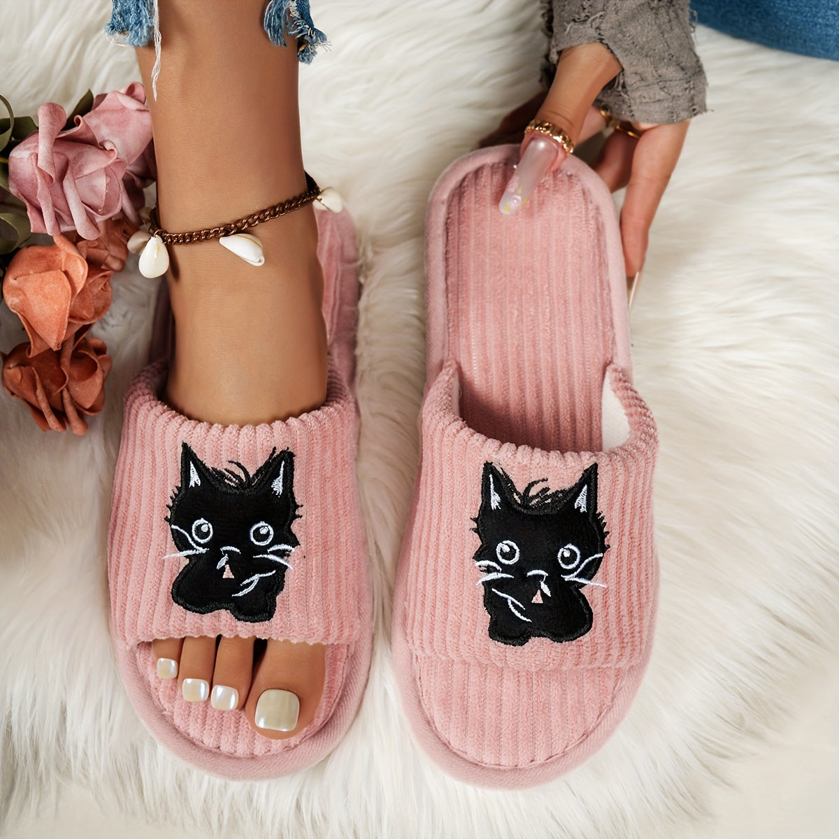 Ayollar uchun mushuk tasviri bilan yopiladigan yopiladigan ichki poyabzal, ochiq barmoqli yumshoq mato ichki poyabzal