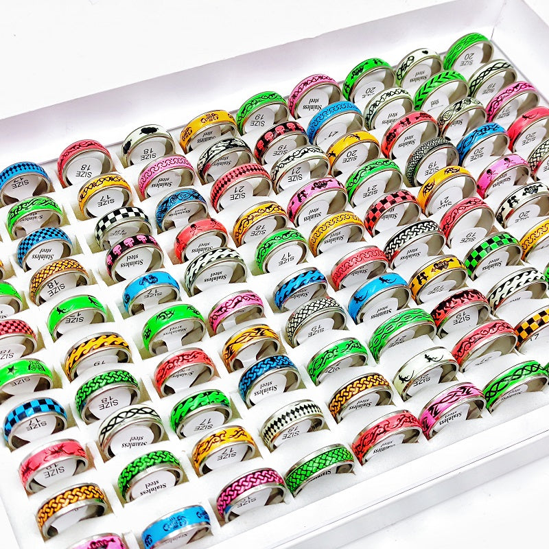 50 dona zanglamas po'latdan yasalgan yorqin halqalar to'plami, erkaklar va ayollar uchun mo'ljallangan, kundalik kiyimlari yoki maxsus ziyofat aksessuarlari bilan birlashtirish uchun.