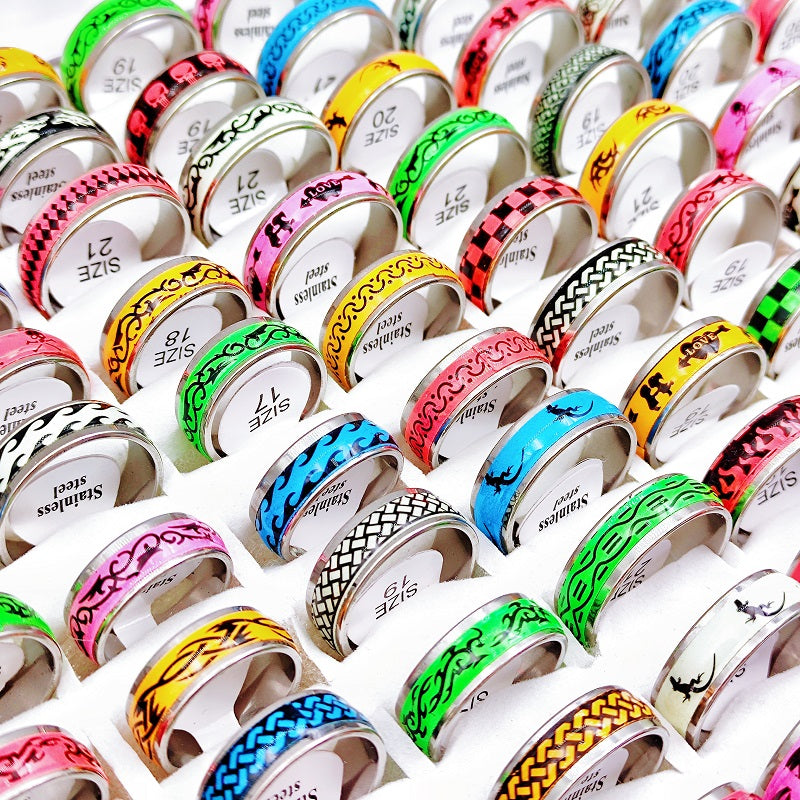 50 dona zanglamas po'latdan yasalgan yorqin halqalar to'plami, erkaklar va ayollar uchun mo'ljallangan, kundalik kiyimlari yoki maxsus ziyofat aksessuarlari bilan birlashtirish uchun.