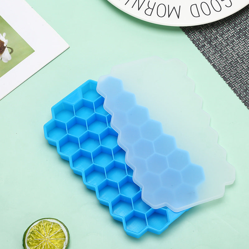 Silicone olti burchakli muz kublari qolipi qopqoq bilan - muzlatgich uchun 37 bo'shliqli moslashuvchan qolip, yumshoq ichimliklar, viski, kokteyllar va boshqalar uchun, oshxona aksessuarlari uchun oson chiqariladigan muz tayyorlagich