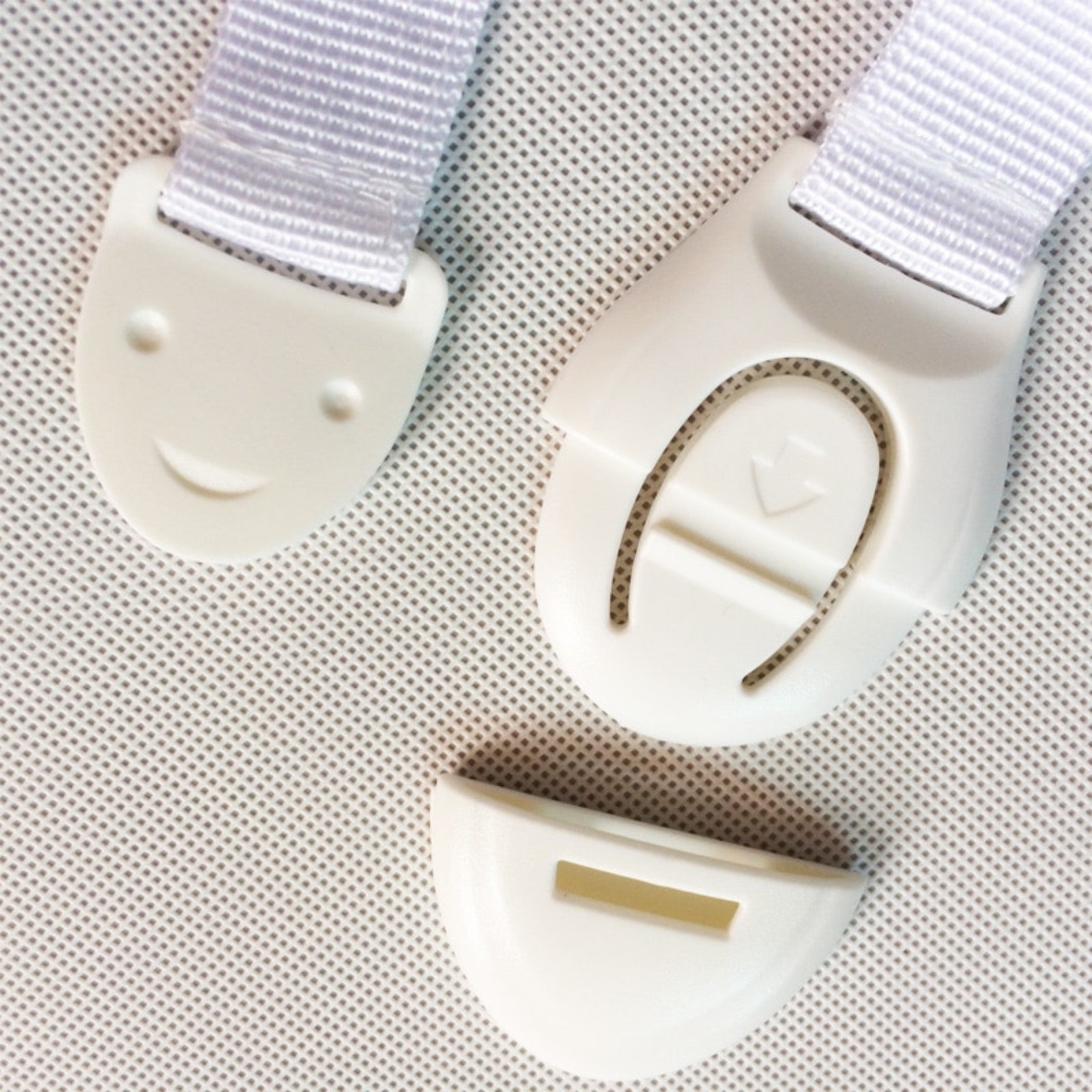 Набор из 10 белых защитных замков для защиты от детей шкафов и ящиков, изготовленных из пластика без фталатов для надежной защиты дверей и безопасности замков.